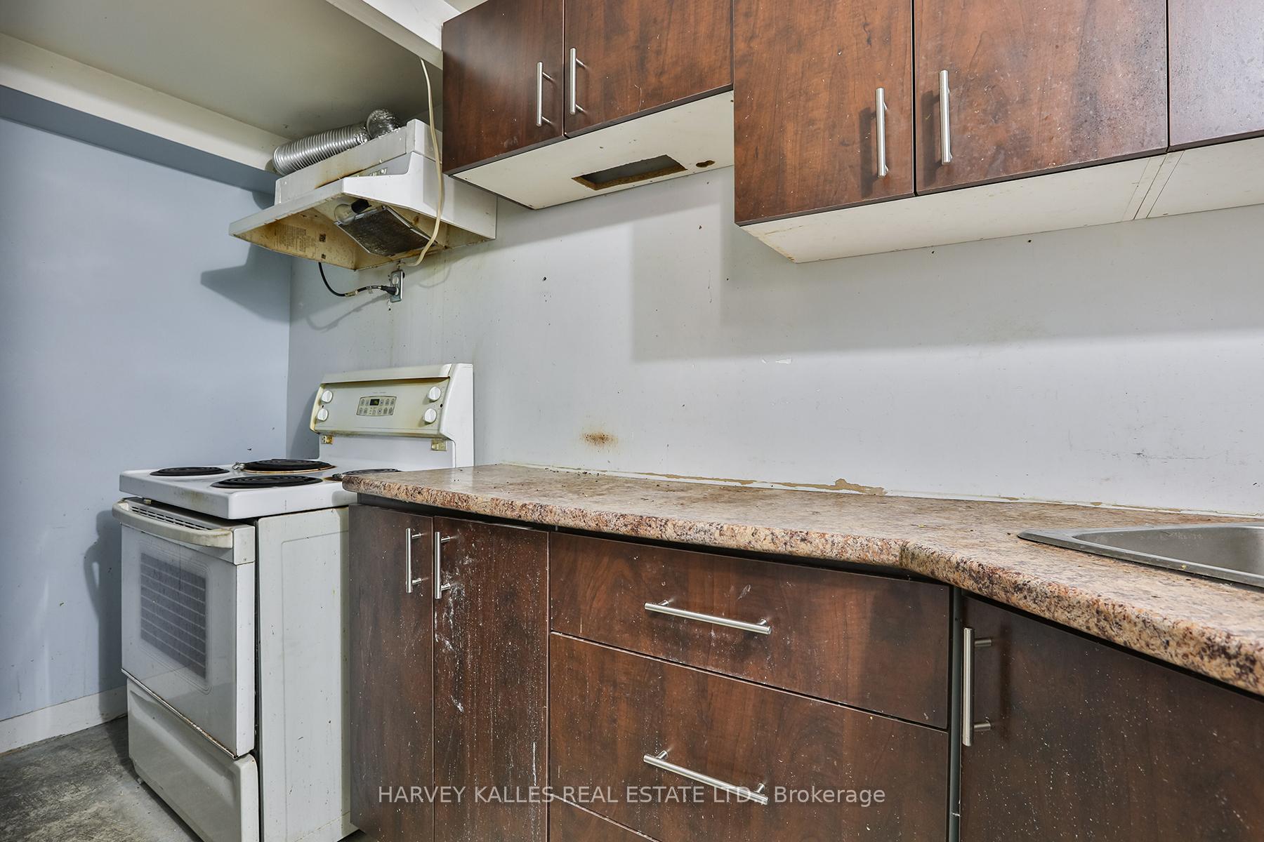 Photo 37 of 24 Upshall Drive, Brampton, Vales of Castlemore — HOMEH
