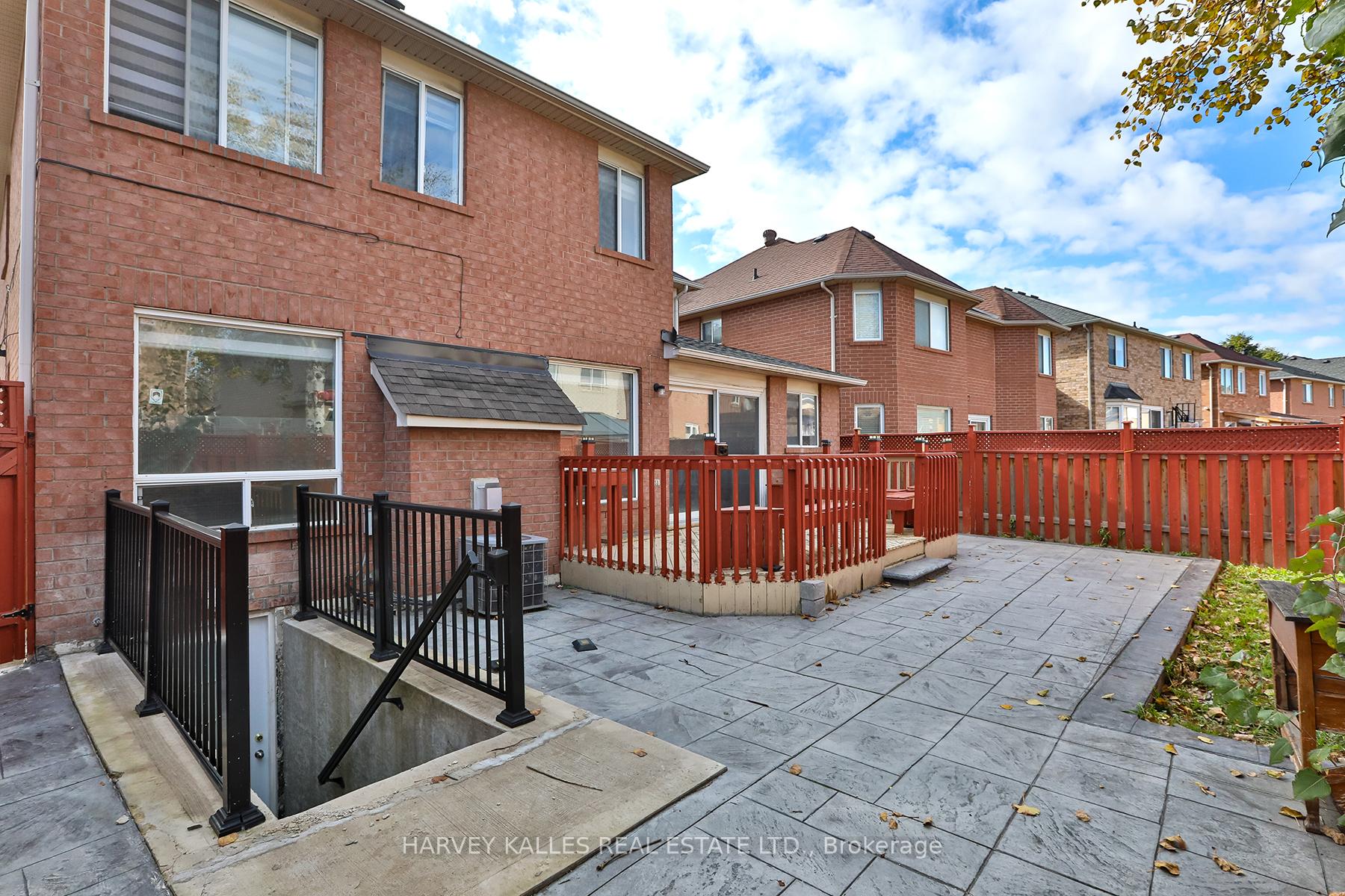 Photo 41 of 24 Upshall Drive, Brampton, Vales of Castlemore — HOMEH