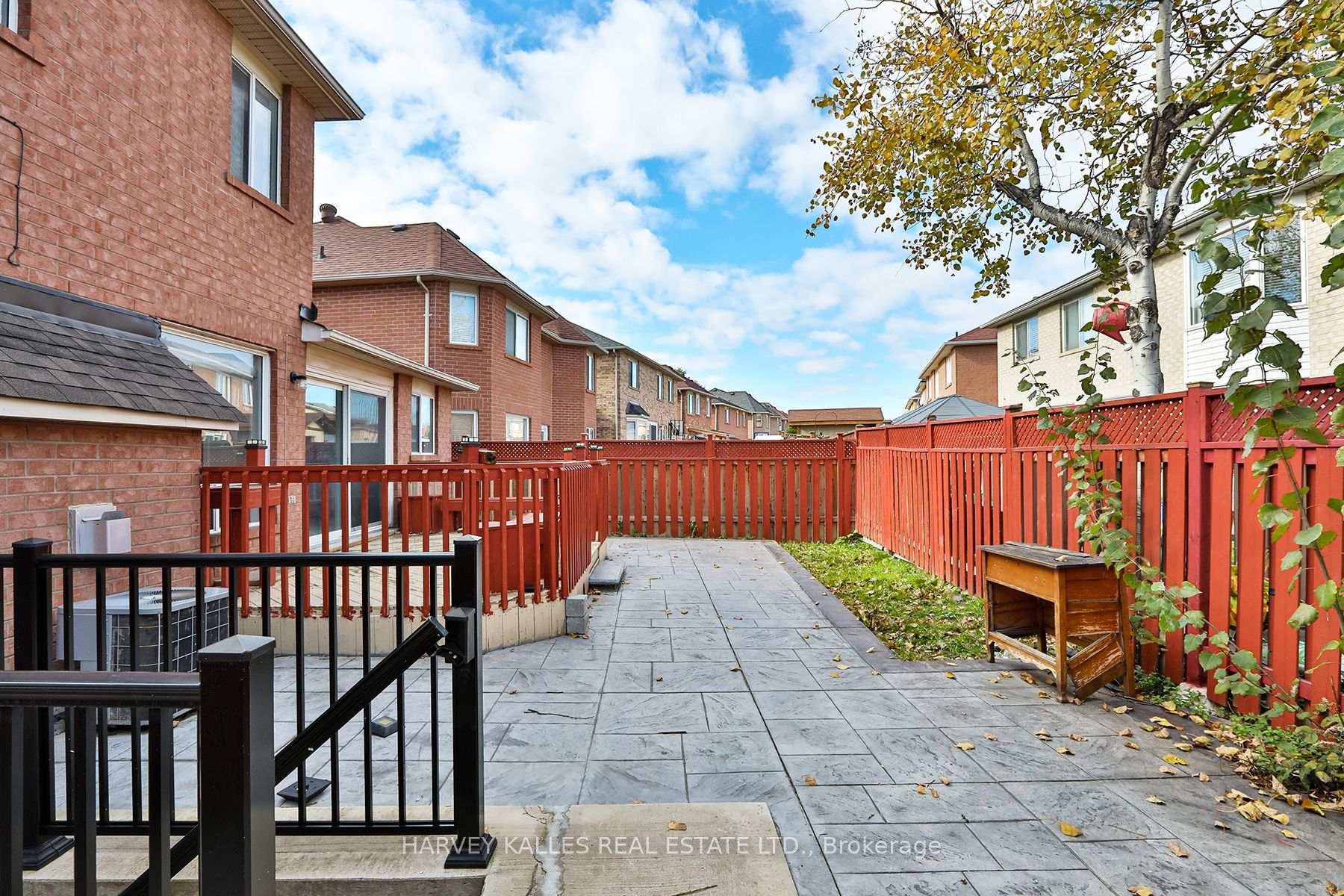 Photo 42 of 24 Upshall Drive, Brampton, Vales of Castlemore — HOMEH