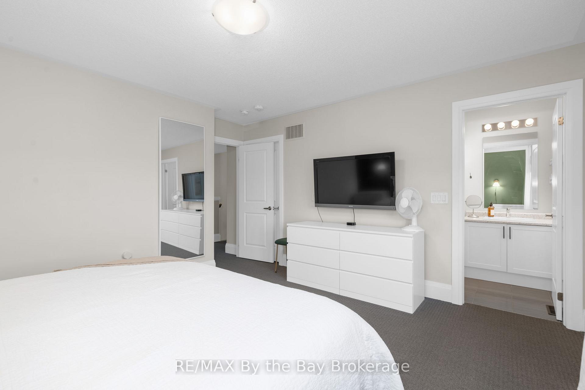 Photo 17 of 303 Atkinson Street, Clearview, Stayner — HOMEH