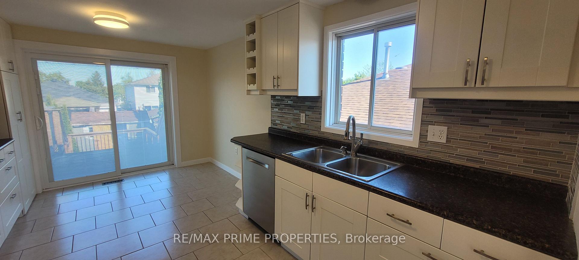 Photo 4 of Unit Upper, 7 Irish Lane, Barrie, Grove East — HOMEH