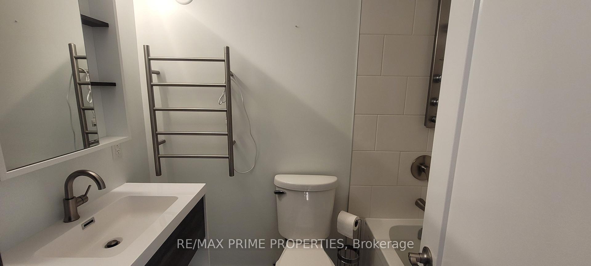 Photo 14 of Unit Upper, 7 Irish Lane, Barrie, Grove East — HOMEH
