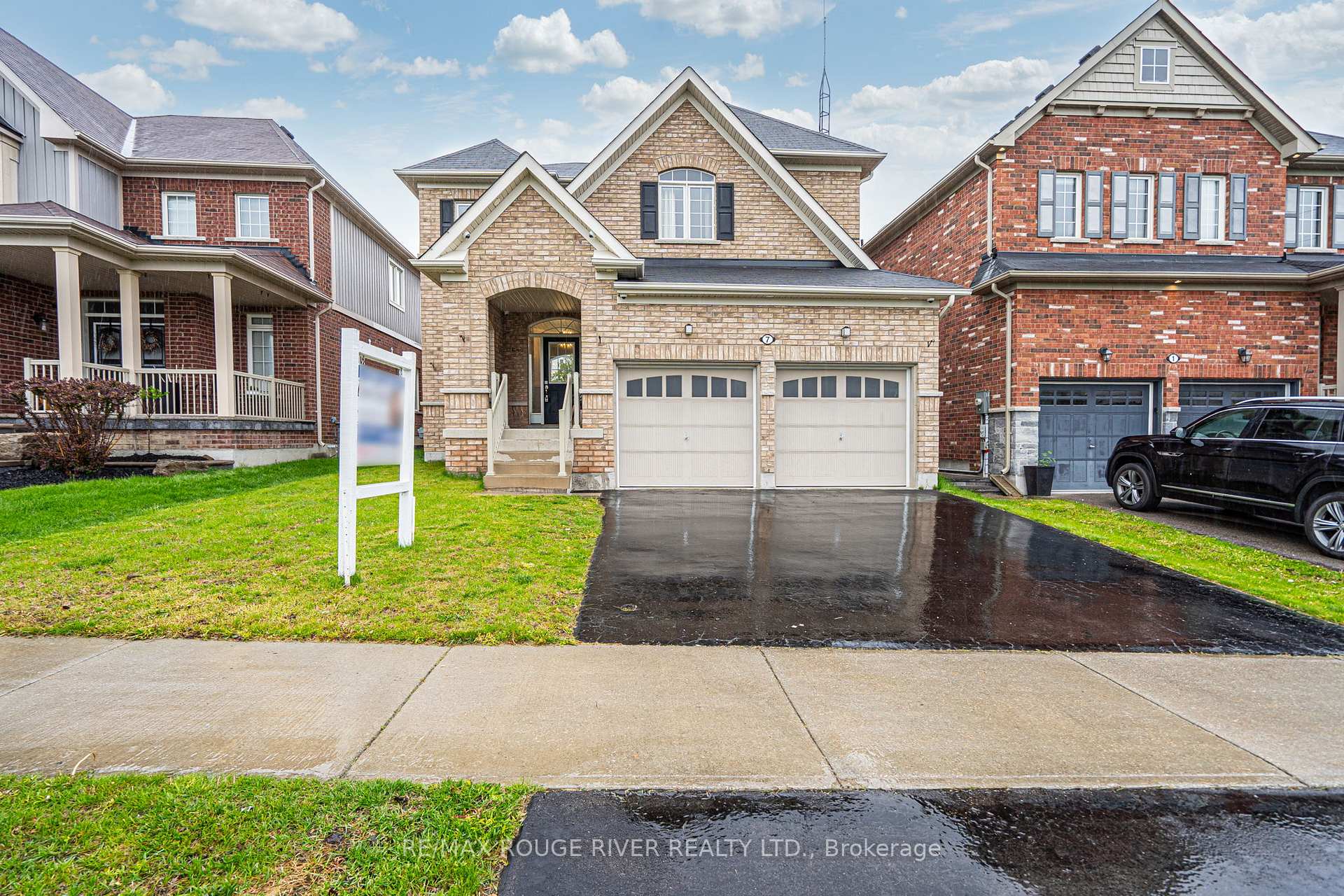 Photo 1 of 7 Edwin Carr Street, Clarington, Bowmanville — HOMEH