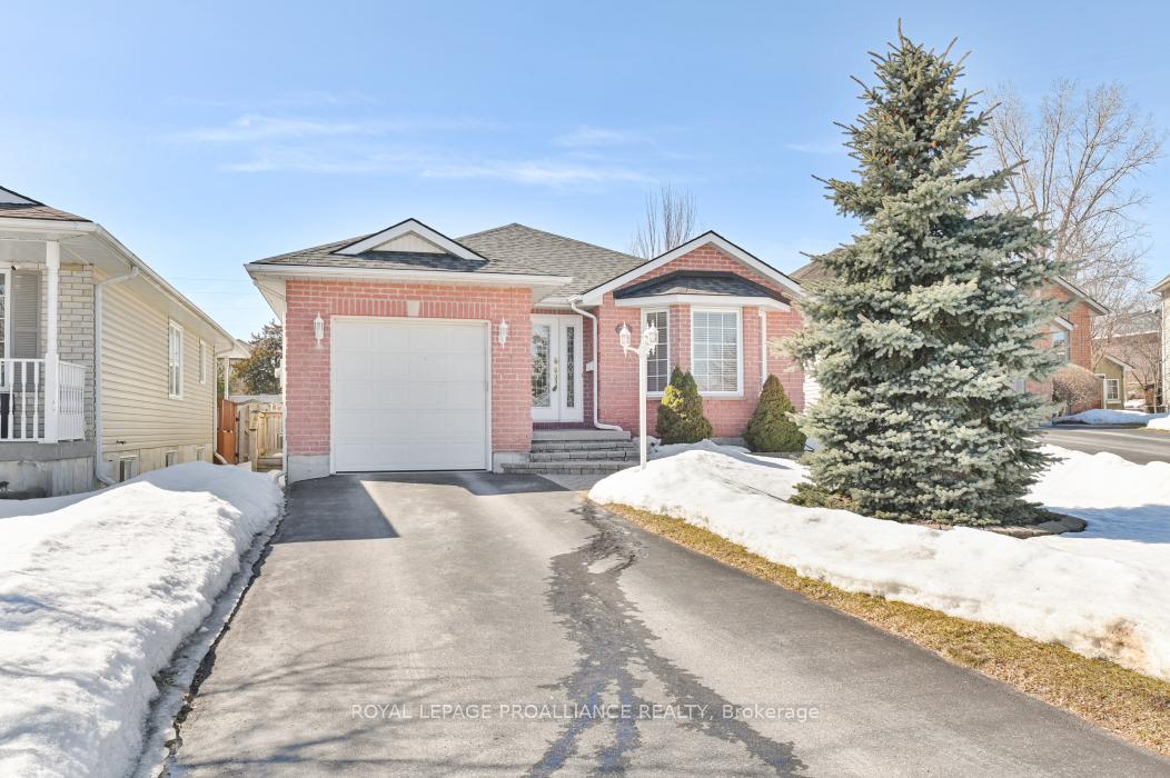 Photo 2 of 21 Moira Lea Court, Belleville, Thurlow Ward — HOMEH