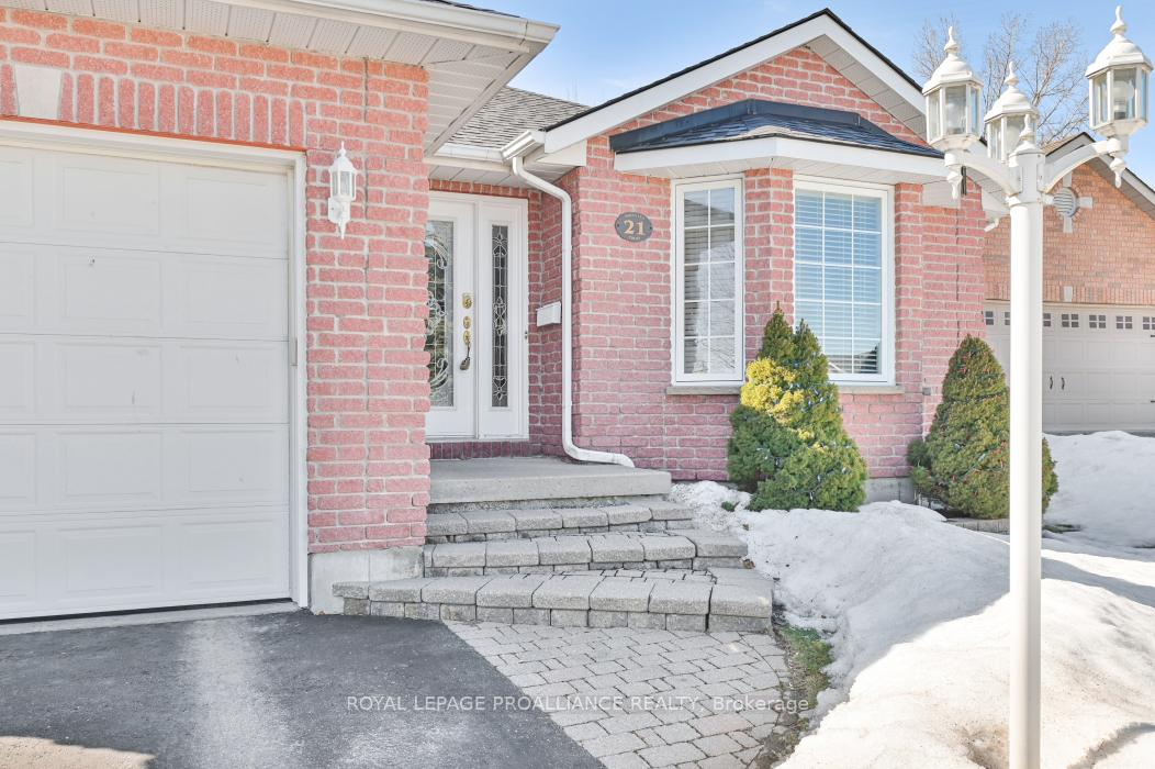 Photo 4 of 21 Moira Lea Court, Belleville, Thurlow Ward — HOMEH