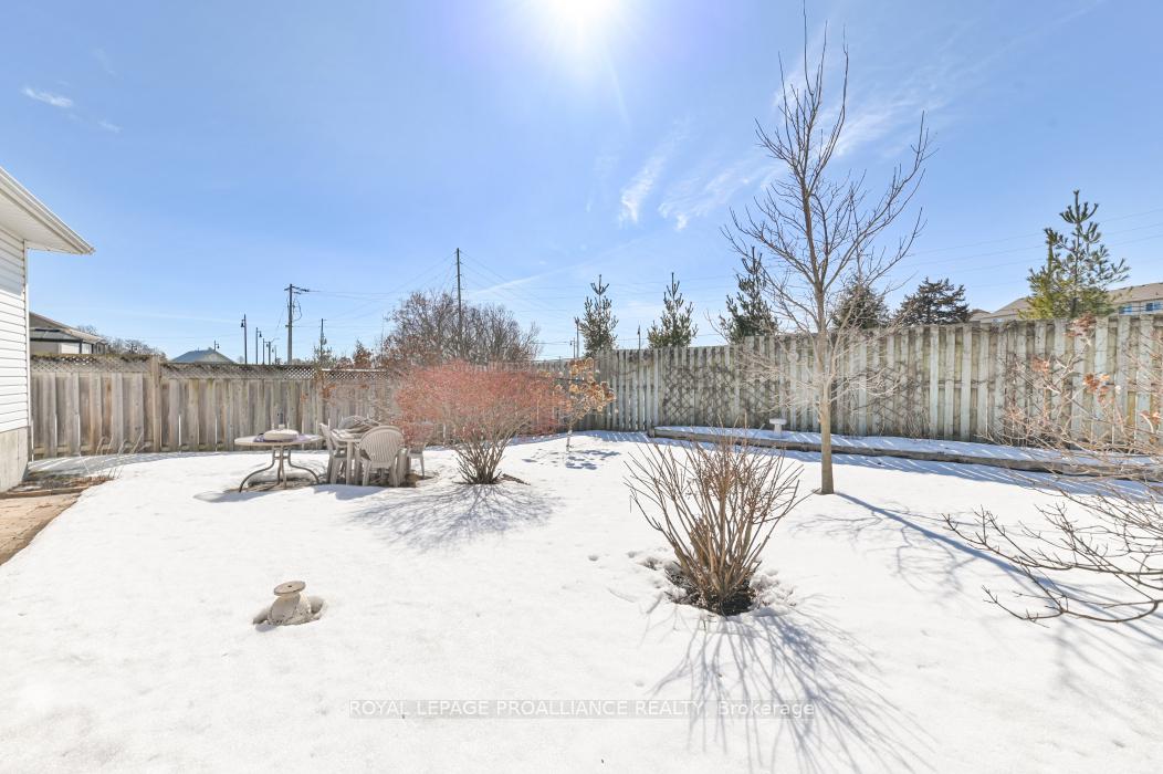 Photo 33 of 21 Moira Lea Court, Belleville, Thurlow Ward — HOMEH