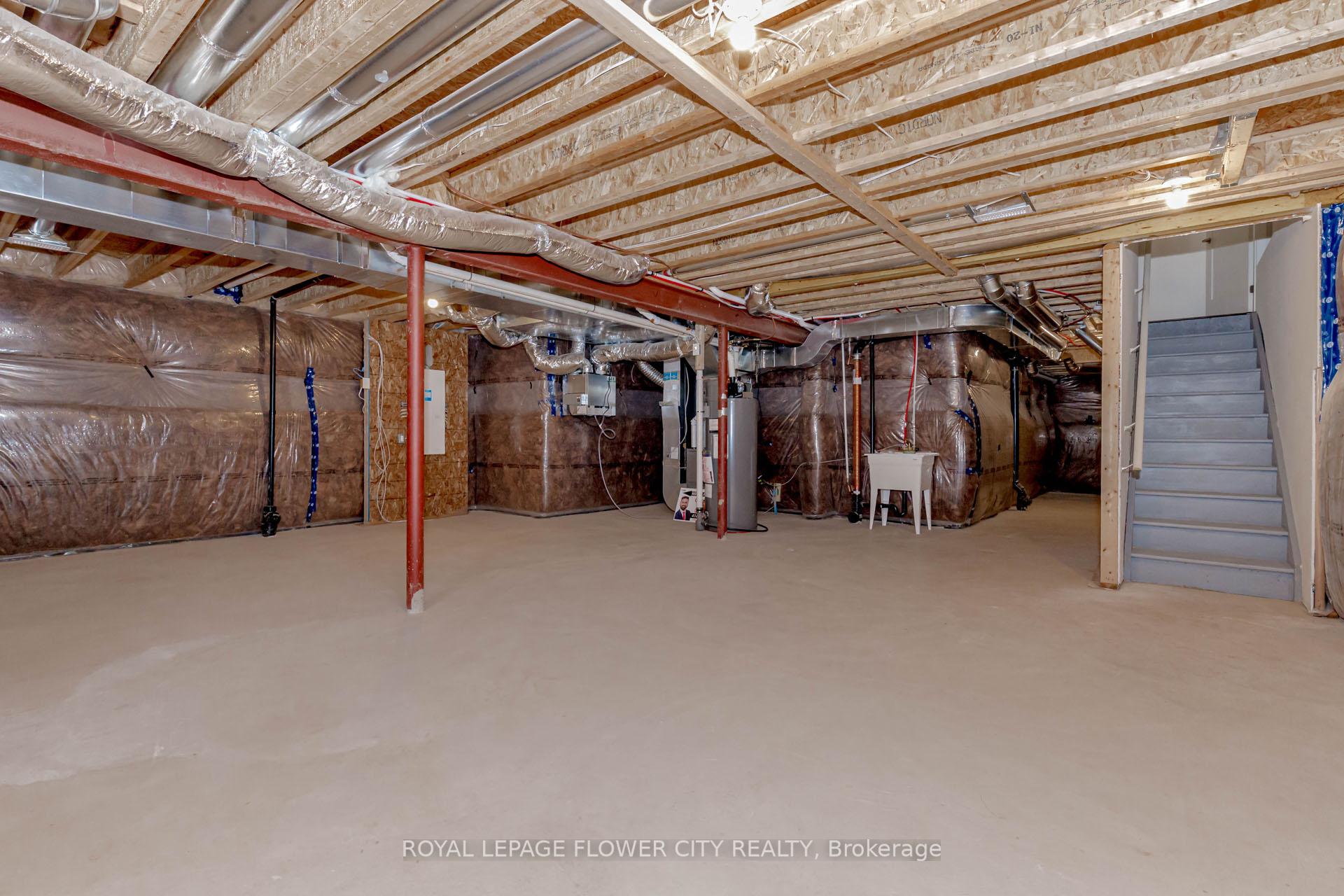 Photo 37 of 129 Henshaw Drive, Kitchener, Mill Courtland Woodside Park — HOMEH