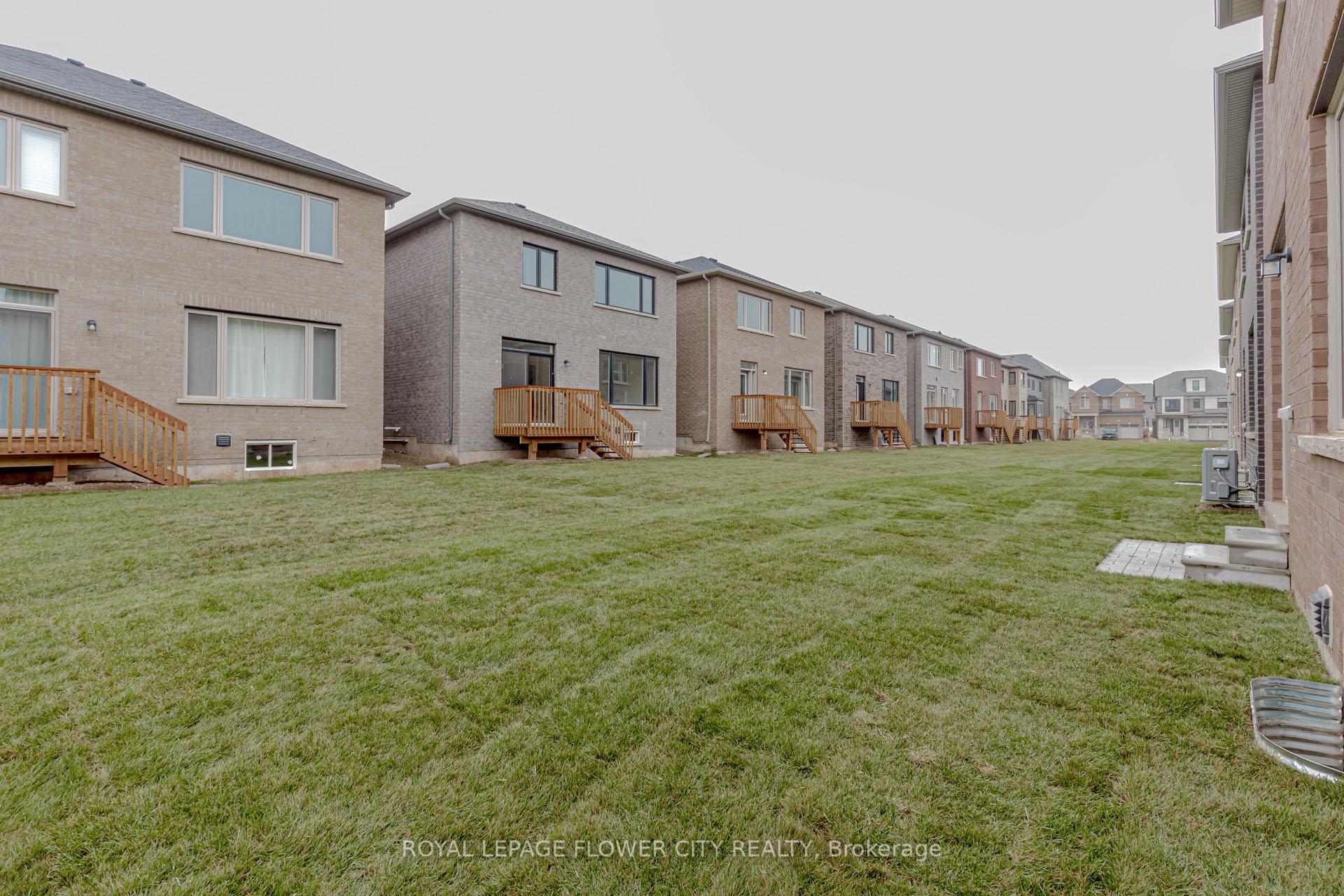 Photo 39 of 129 Henshaw Drive, Kitchener, Mill Courtland Woodside Park — HOMEH