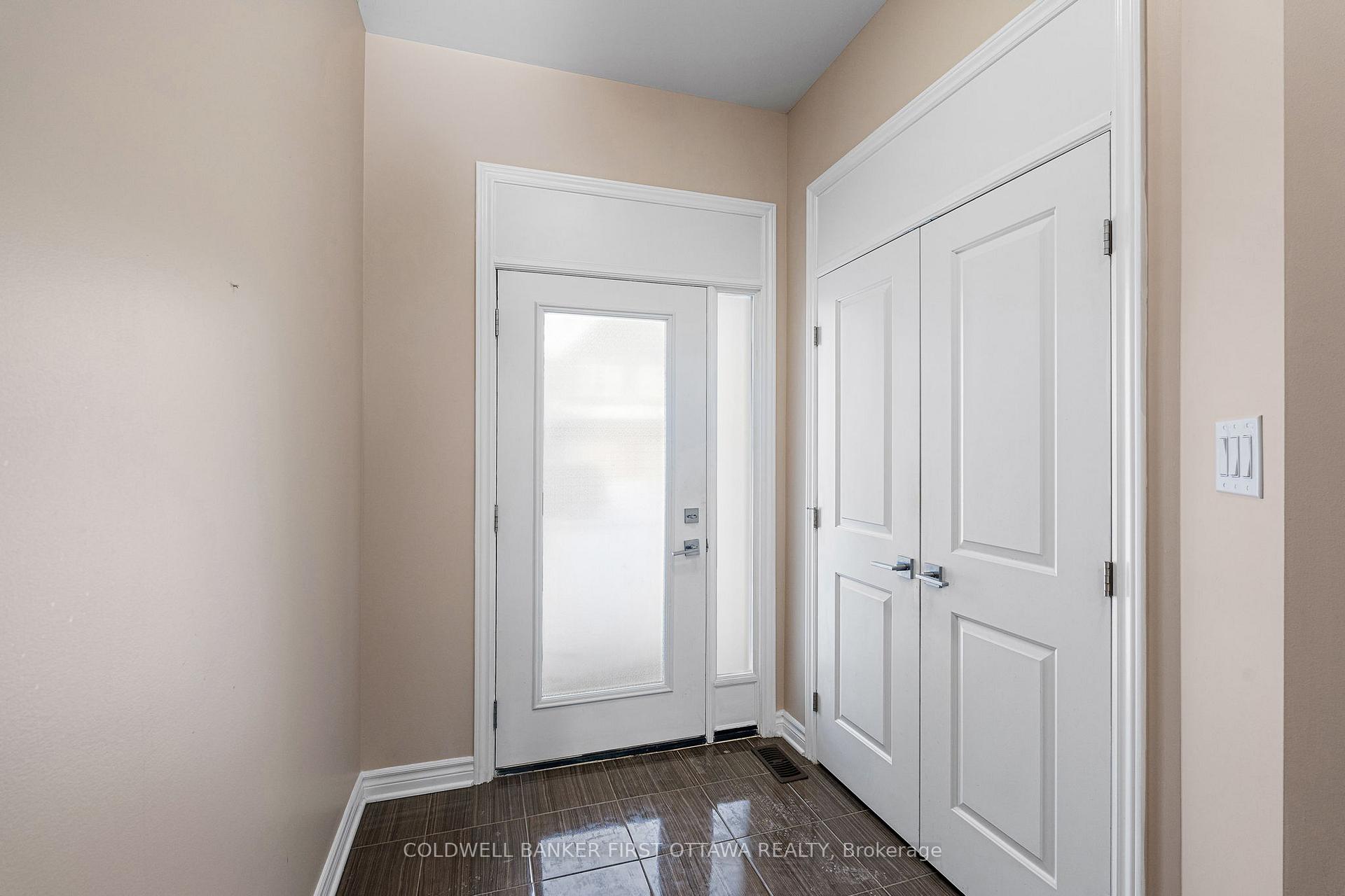 Photo 4 of 285 Fergus Crescent, Ottawa, Barrhaven - Cedargrove/Fraserdale — HOMEH