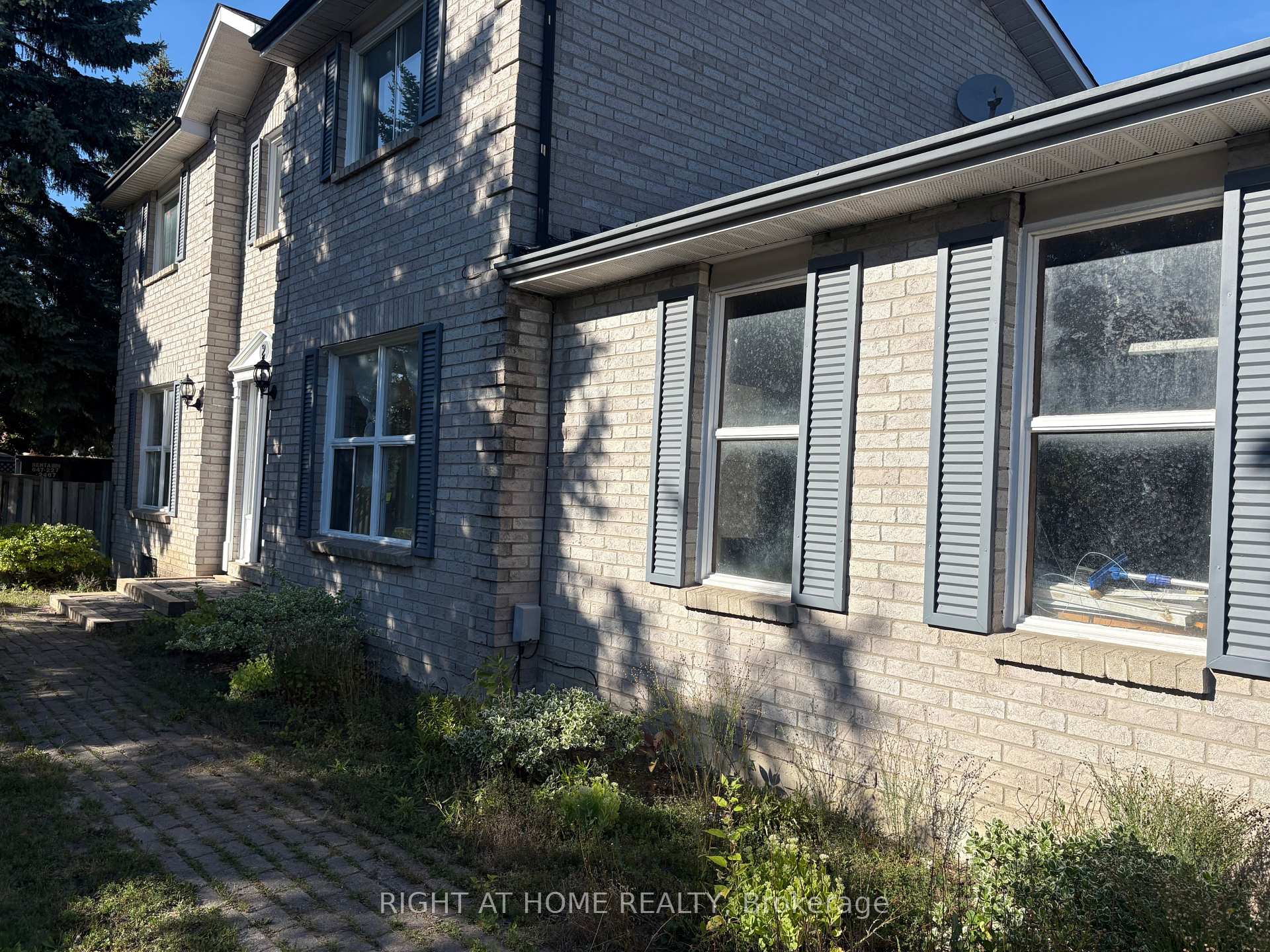 Photo 3 of 2 Fountainbridge Drive, Caledon, Bolton East — HOMEH