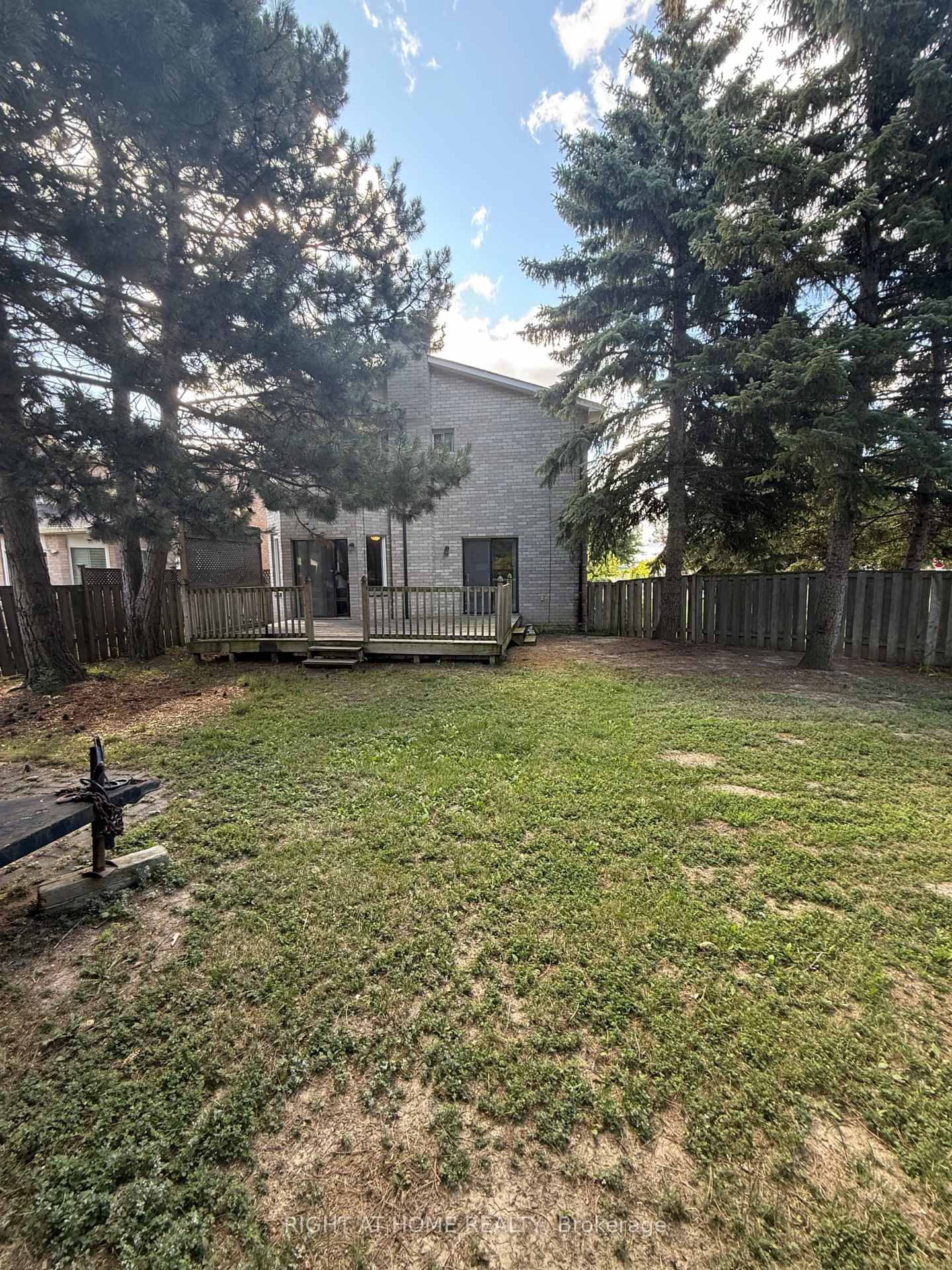 Photo 4 of 2 Fountainbridge Drive, Caledon, Bolton East — HOMEH