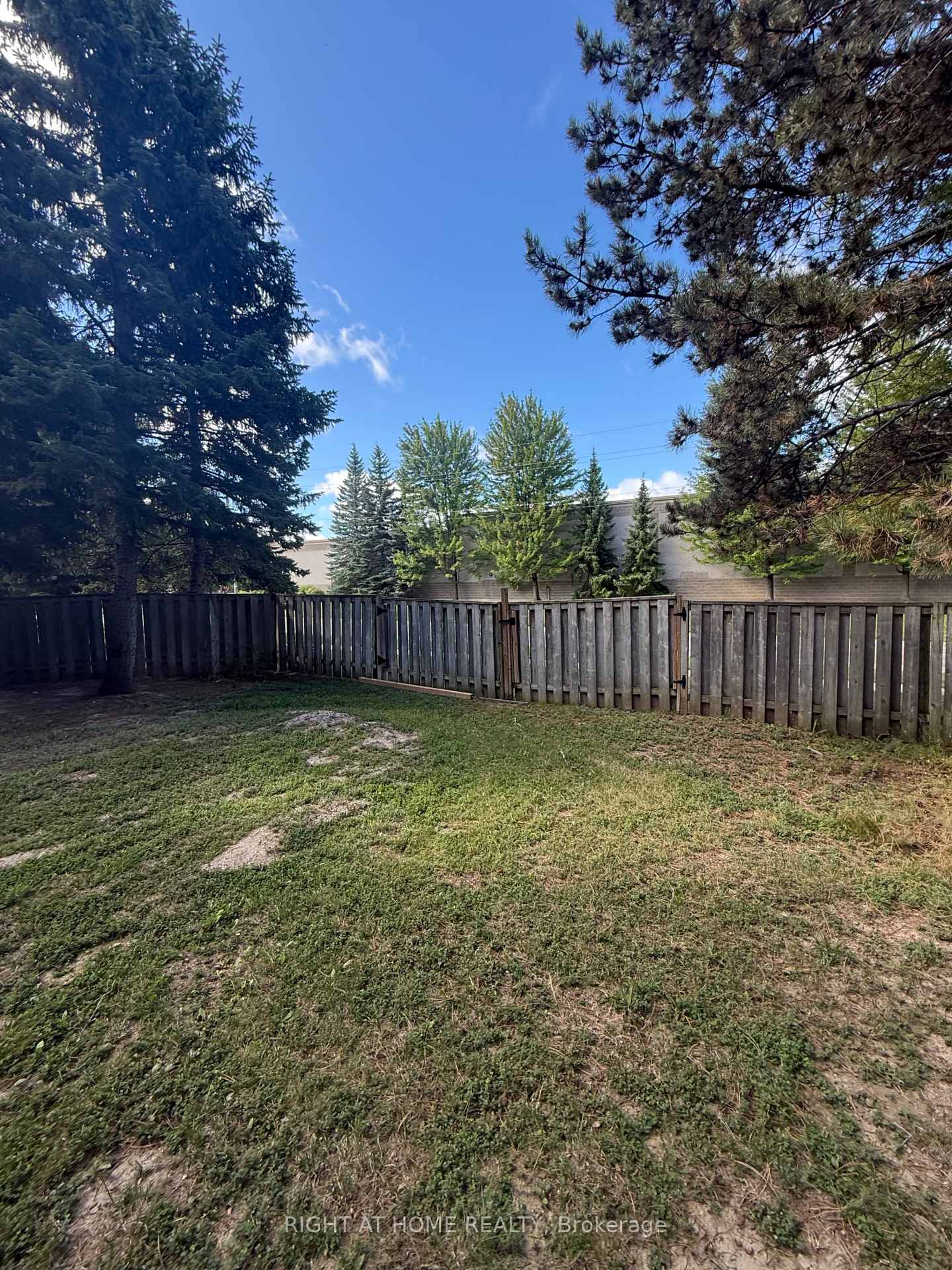 Photo 5 of 2 Fountainbridge Drive, Caledon, Bolton East — HOMEH