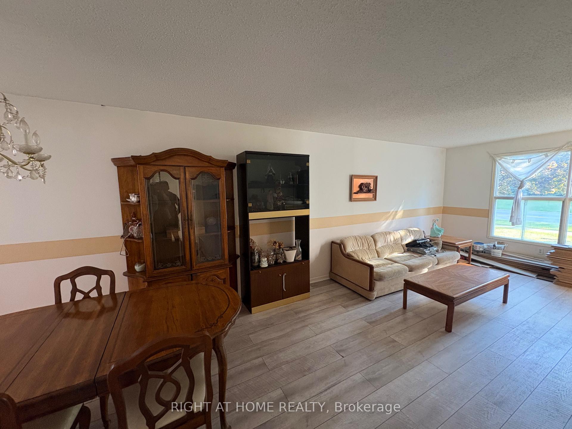 Photo 7 of 2 Fountainbridge Drive, Caledon, Bolton East — HOMEH