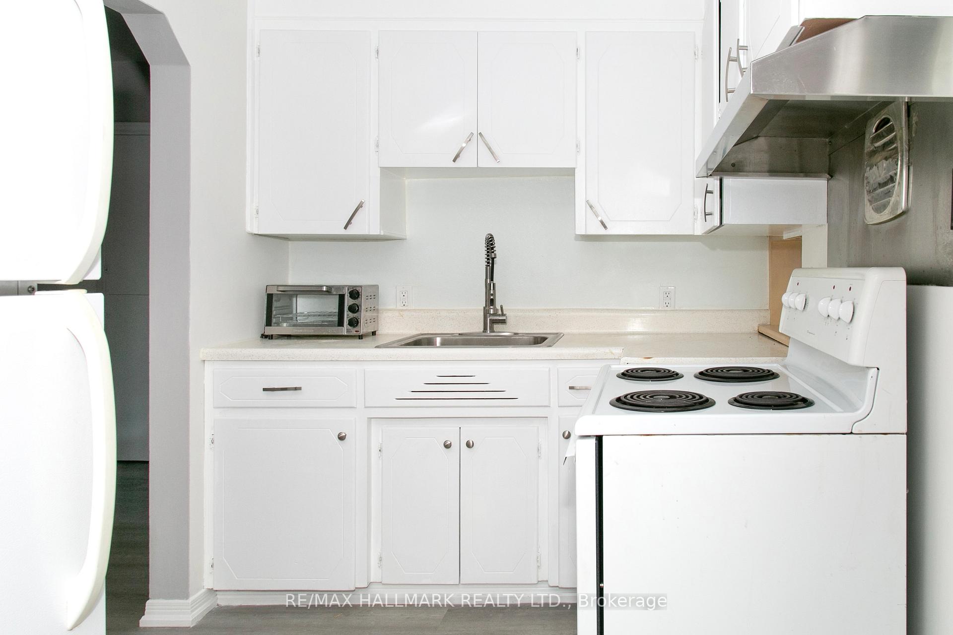Photo 12 of 5245 Wyandotte Street E, Windsor — HOMEH