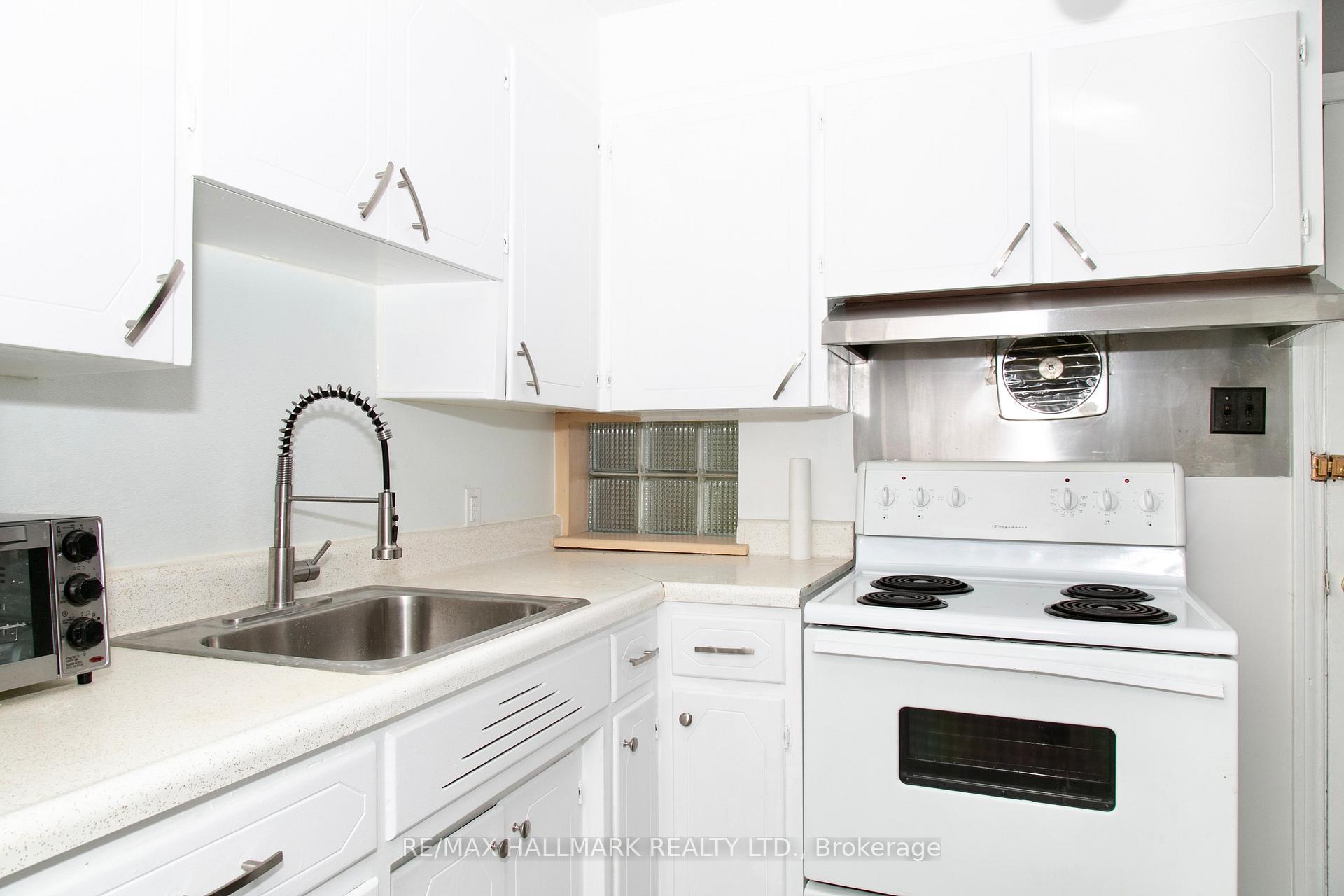 Photo 9 of 5245 Wyandotte Street E, Windsor — HOMEH