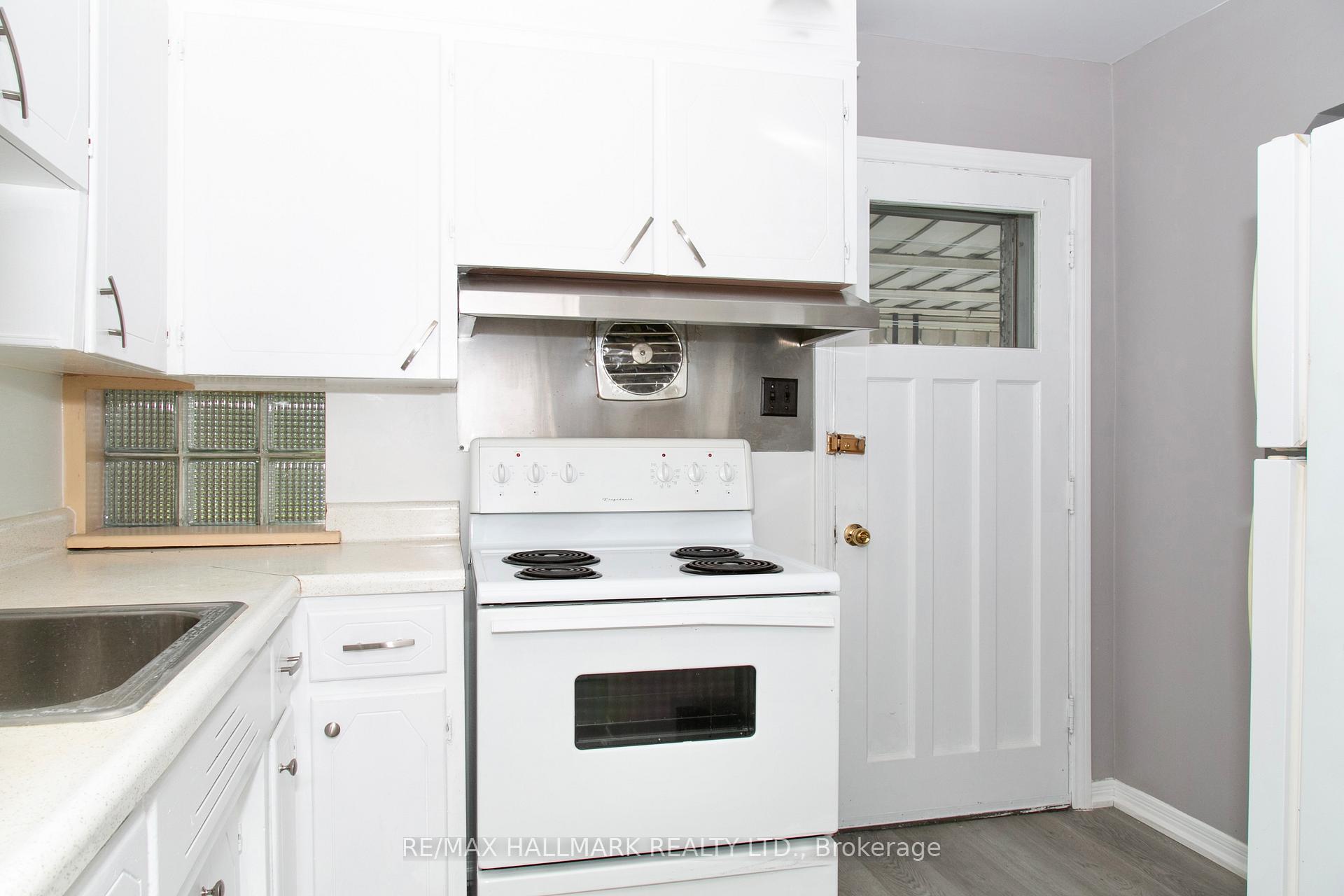 Photo 13 of 5245 Wyandotte Street E, Windsor — HOMEH