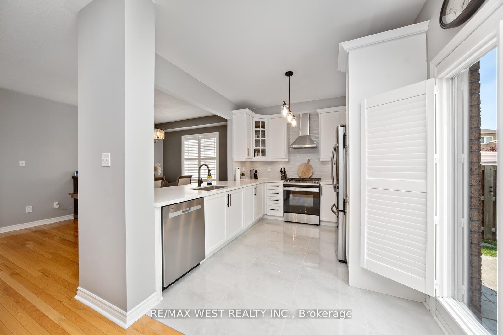 Photo 10 of 4 Dilworth Chase, Brampton, Bram East — HOMEH
