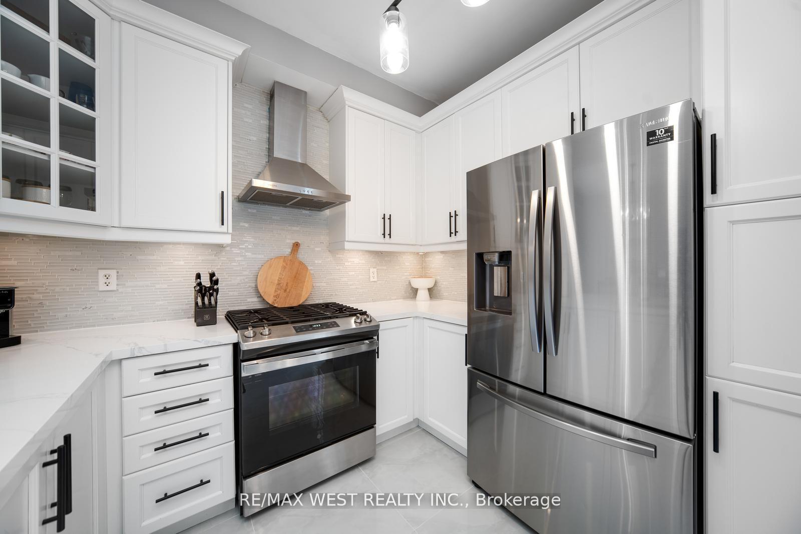 Photo 8 of 4 Dilworth Chase, Brampton, Bram East — HOMEH