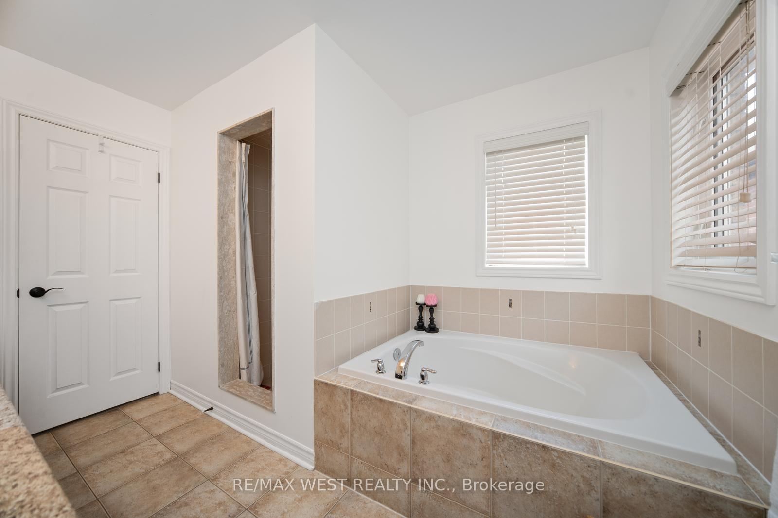 Photo 17 of 4 Dilworth Chase, Brampton, Bram East — HOMEH