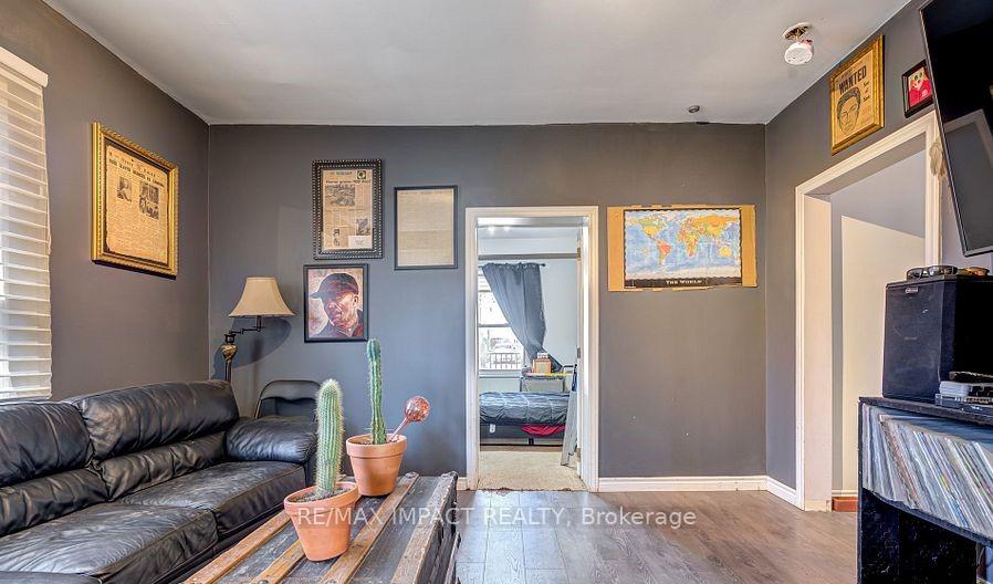 Photo 6 of 137 Elgin Street E, Oshawa, O'Neill — HOMEH