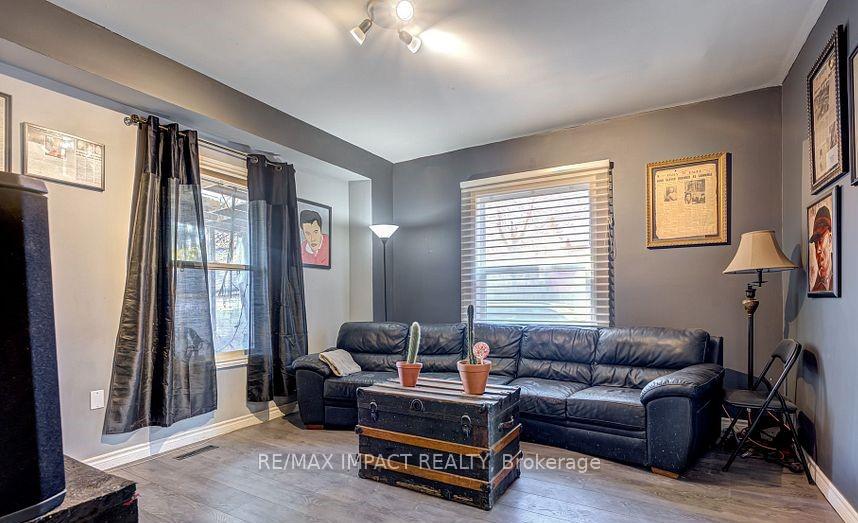 Photo 8 of 137 Elgin Street E, Oshawa, O'Neill — HOMEH