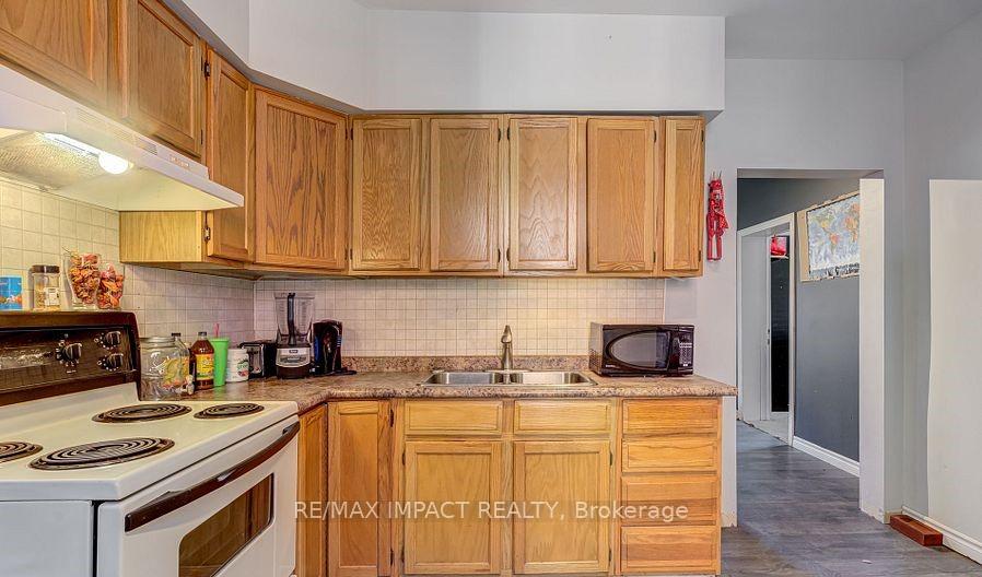 Photo 5 of 137 Elgin Street E, Oshawa, O'Neill — HOMEH