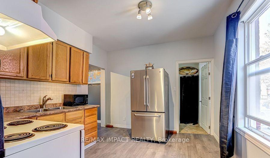 Photo 3 of 137 Elgin Street E, Oshawa, O'Neill — HOMEH