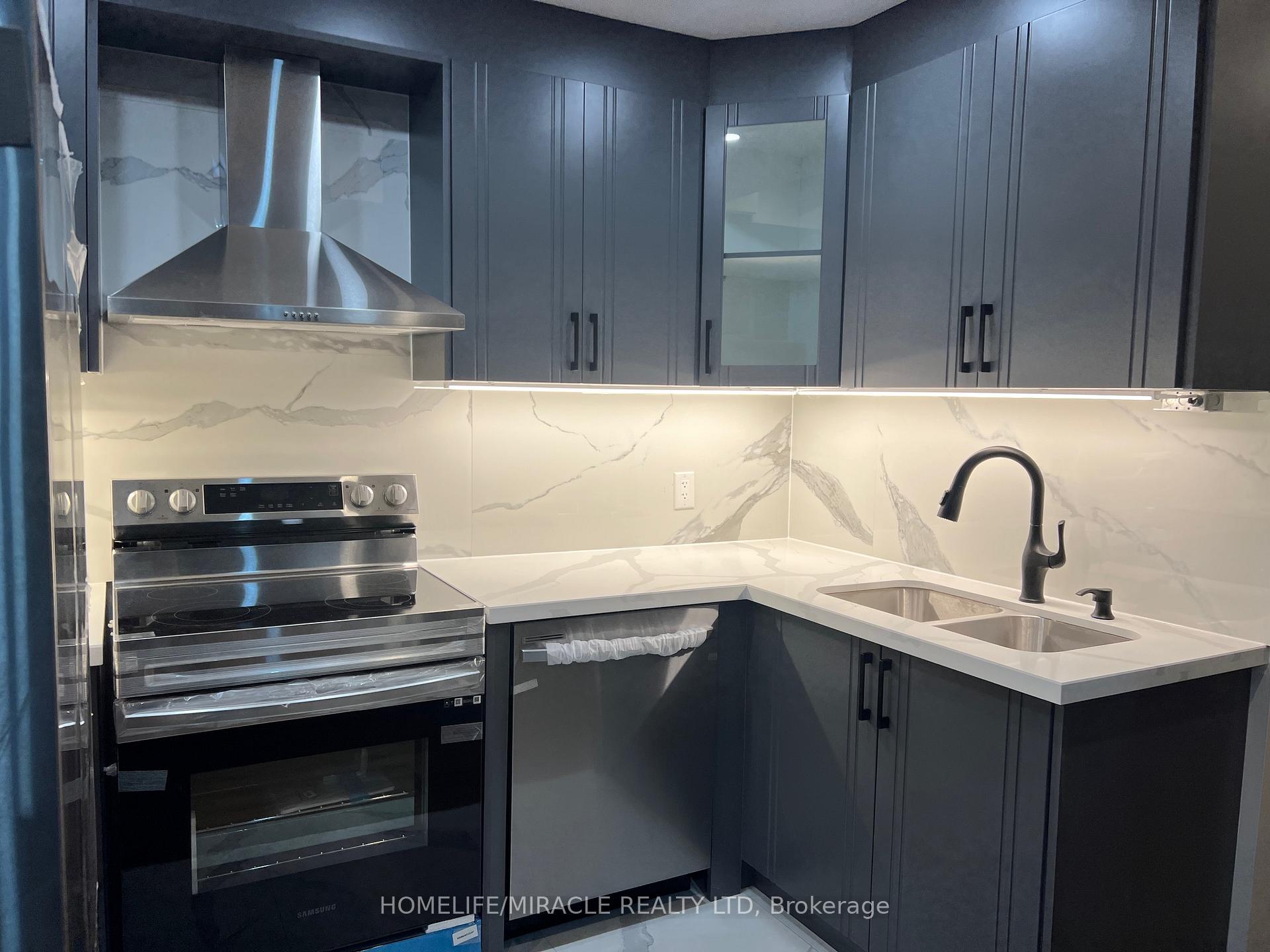 Photo 3 of 21 Cadence Road, Brampton, Credit Valley — HOMEH