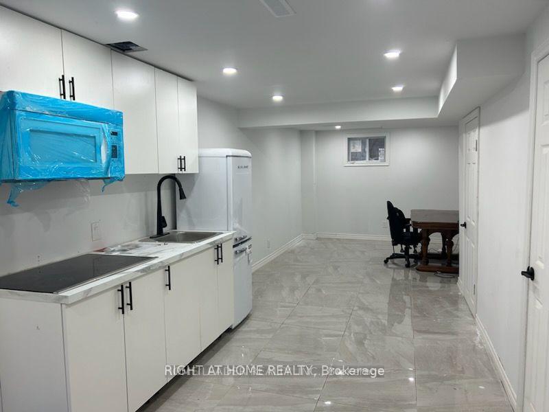 Photo 3 of Unit Bsmnt#2, 16 Gilbank Drive, Aurora, Aurora Heights — HOMEH