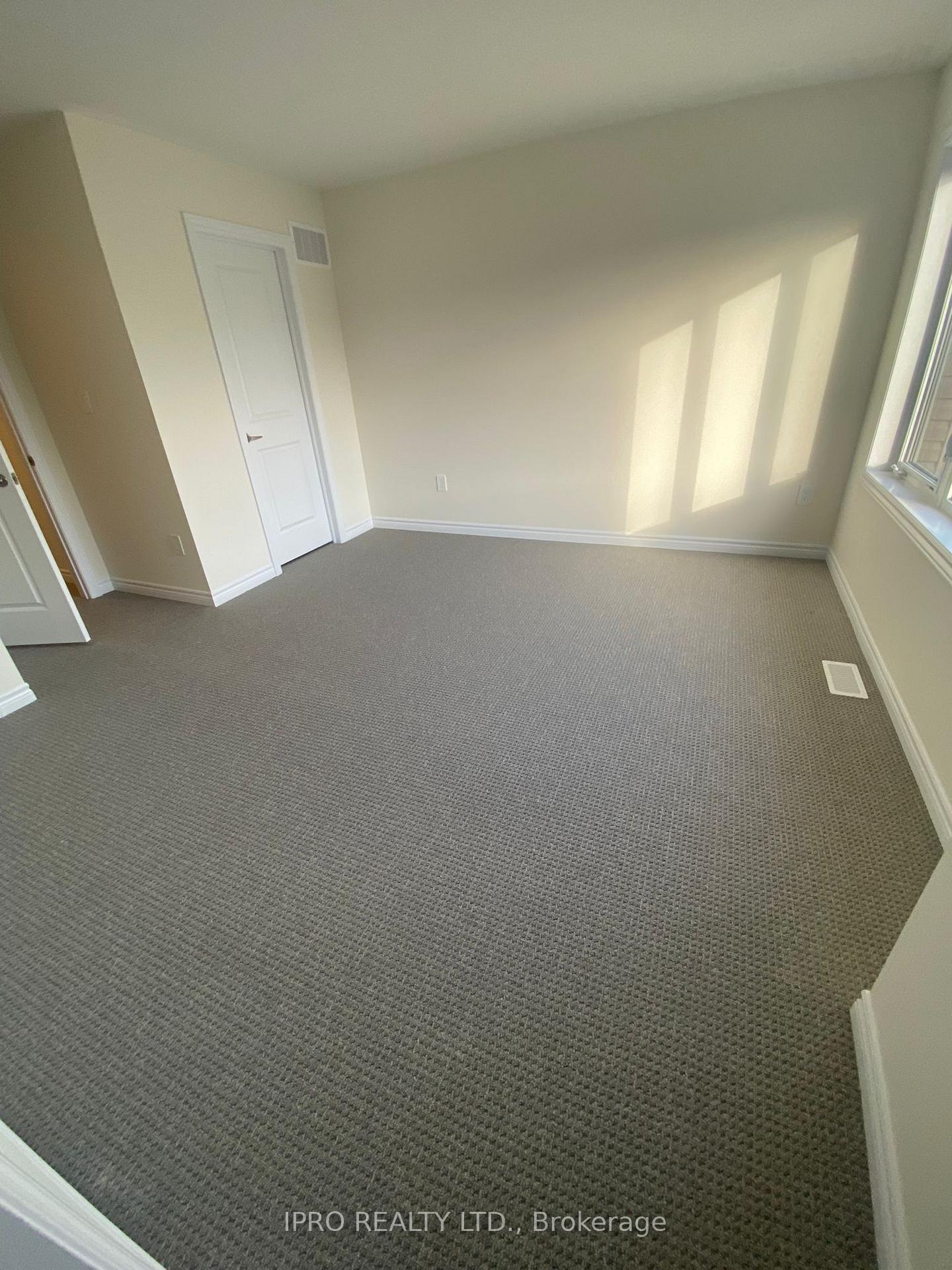 Photo 4 of 685 Ribstone Court, Oshawa, Pinecrest — HOMEH