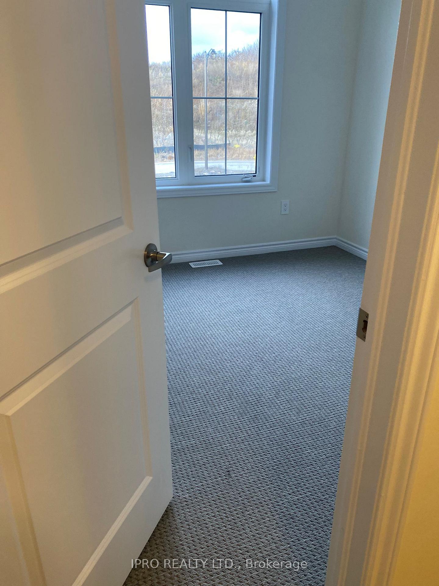 Photo 5 of 685 Ribstone Court, Oshawa, Pinecrest — HOMEH