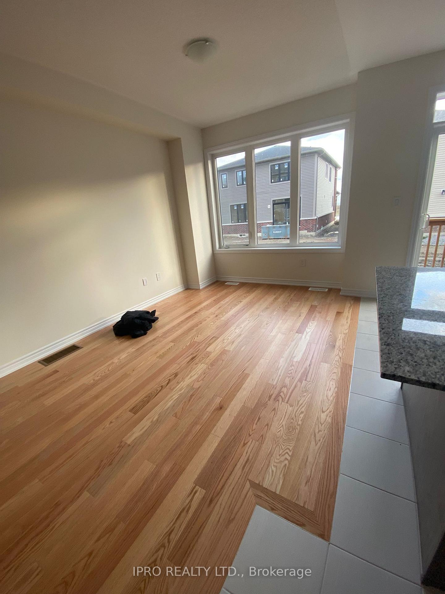 Photo 3 of 685 Ribstone Court, Oshawa, Pinecrest — HOMEH
