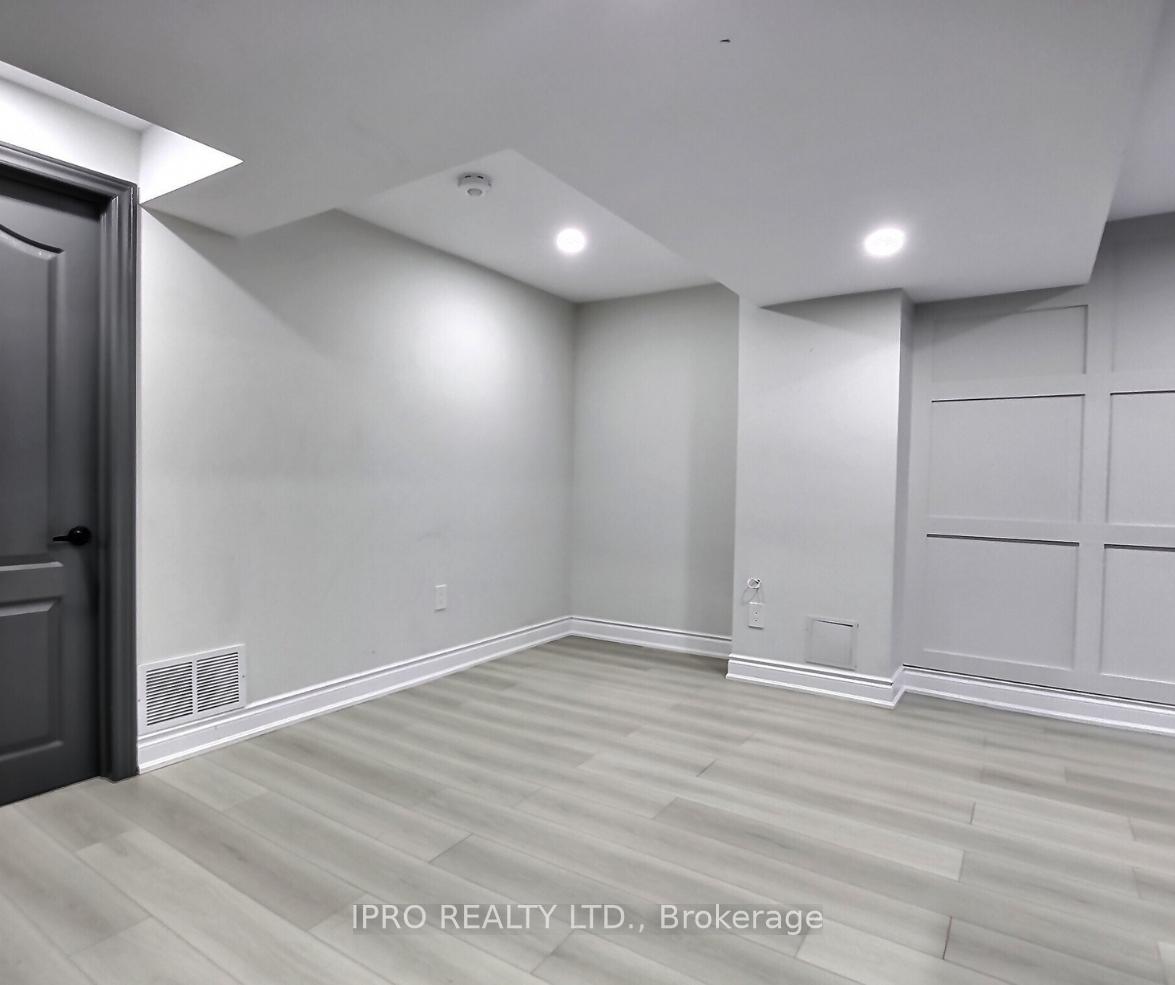 Photo 3 of 40 Capistro Street, Brampton, Fletcher's Meadow — HOMEH