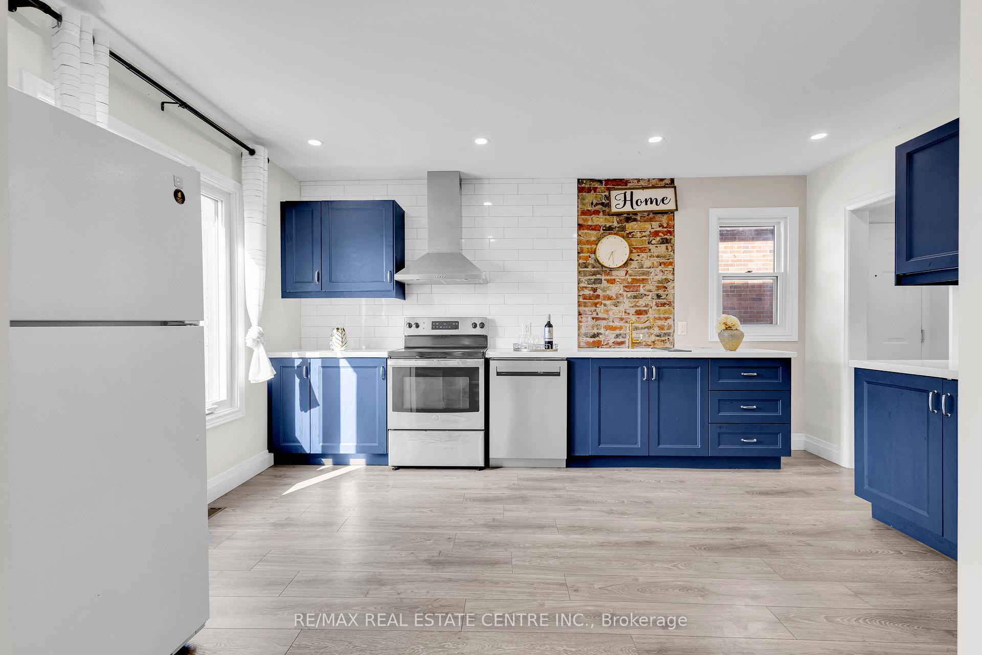 Photo 14 of 124 St George Street, Kitchener — HOMEH