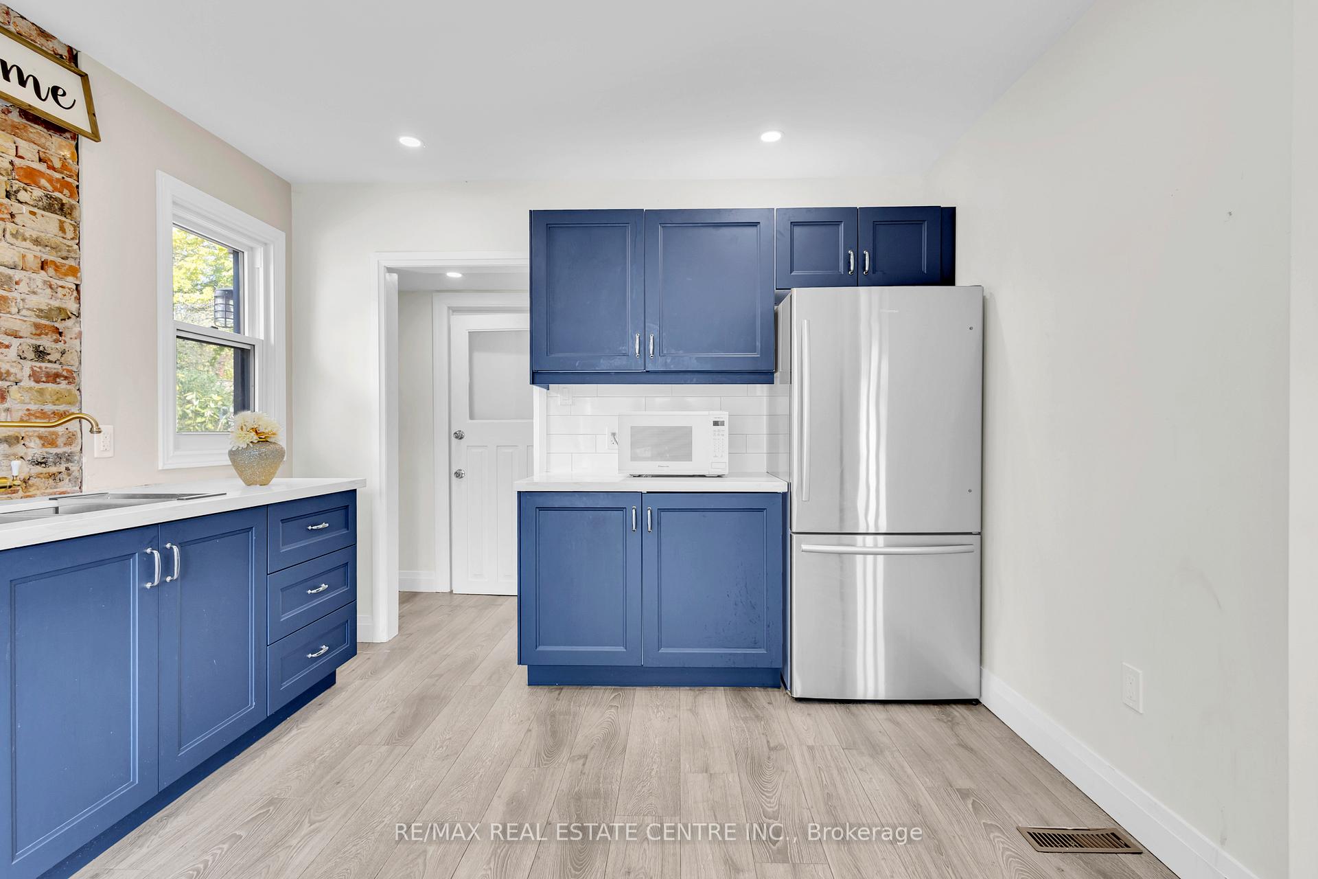 Photo 8 of 124 St George Street, Kitchener — HOMEH