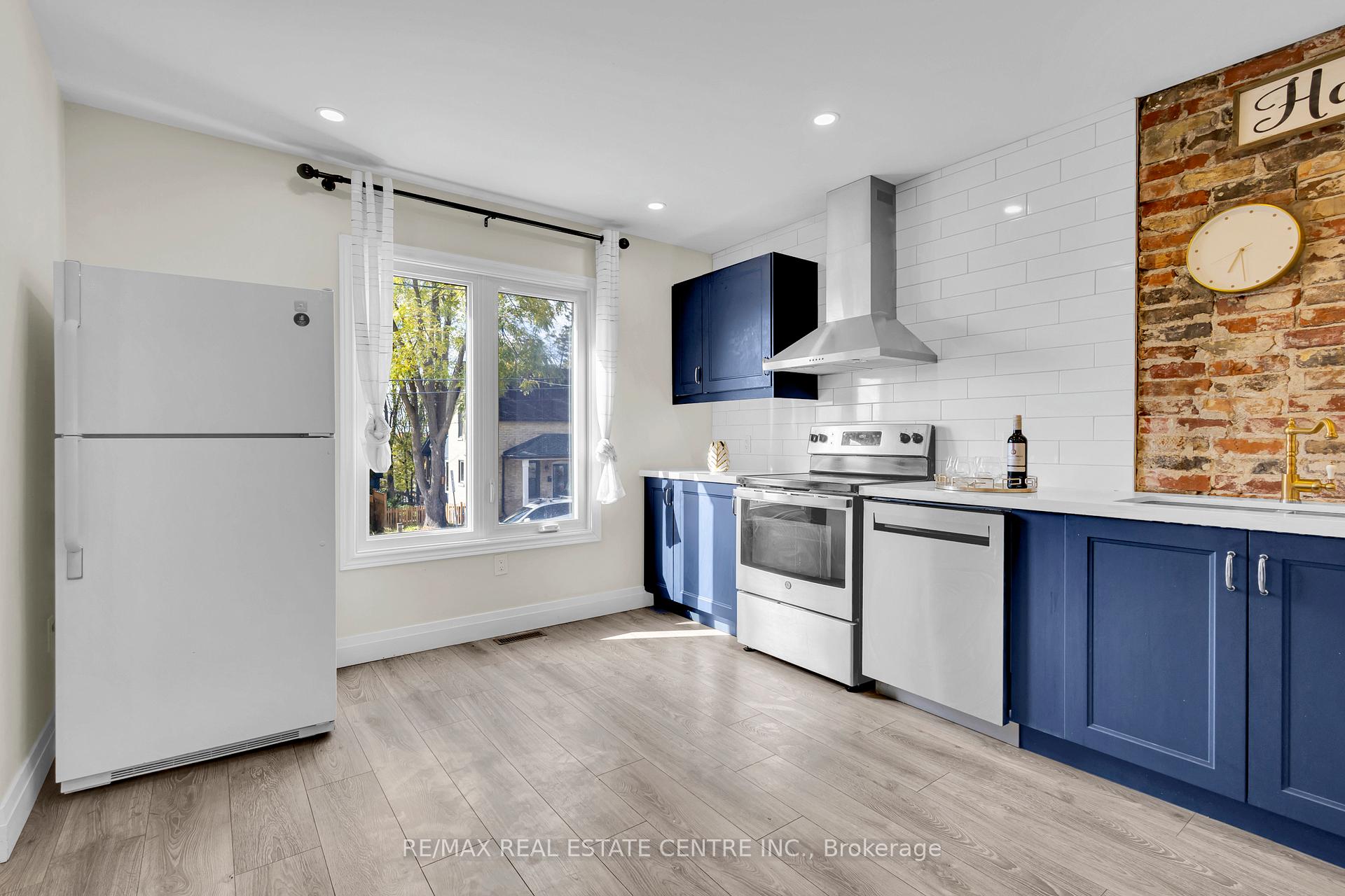 Photo 11 of 124 St George Street, Kitchener — HOMEH