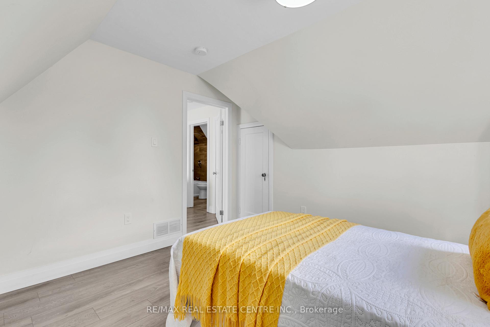 Photo 24 of 124 St George Street, Kitchener — HOMEH
