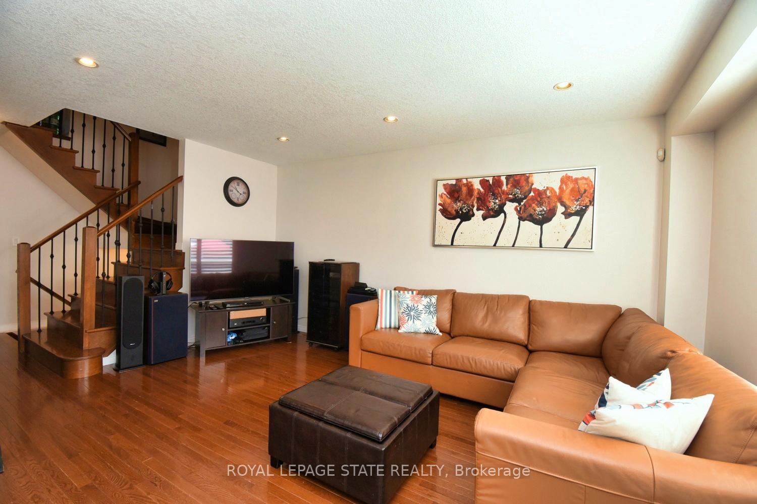Photo 3 of 15 Clement Drive, Hamilton, Stoney Creek — HOMEH
