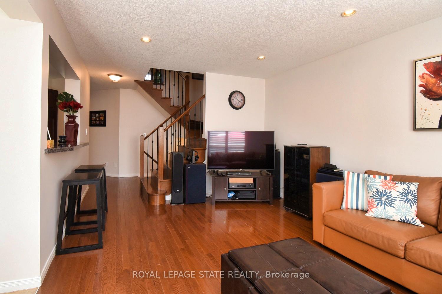 Photo 11 of 15 Clement Drive, Hamilton, Stoney Creek — HOMEH
