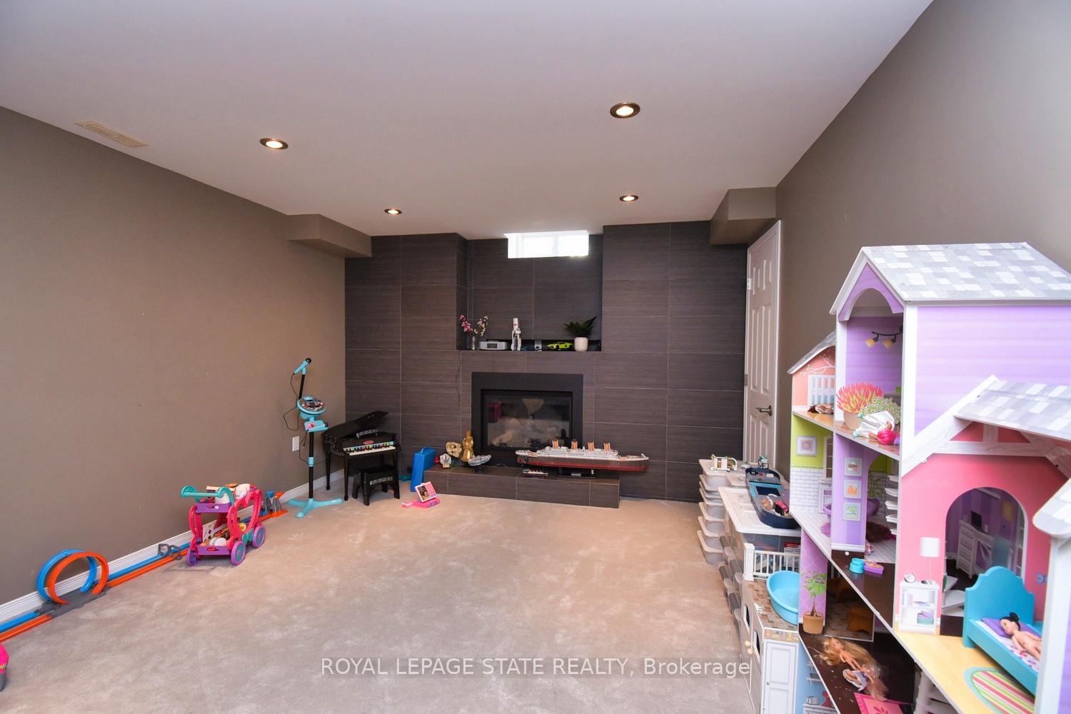 Photo 23 of 15 Clement Drive, Hamilton, Stoney Creek — HOMEH