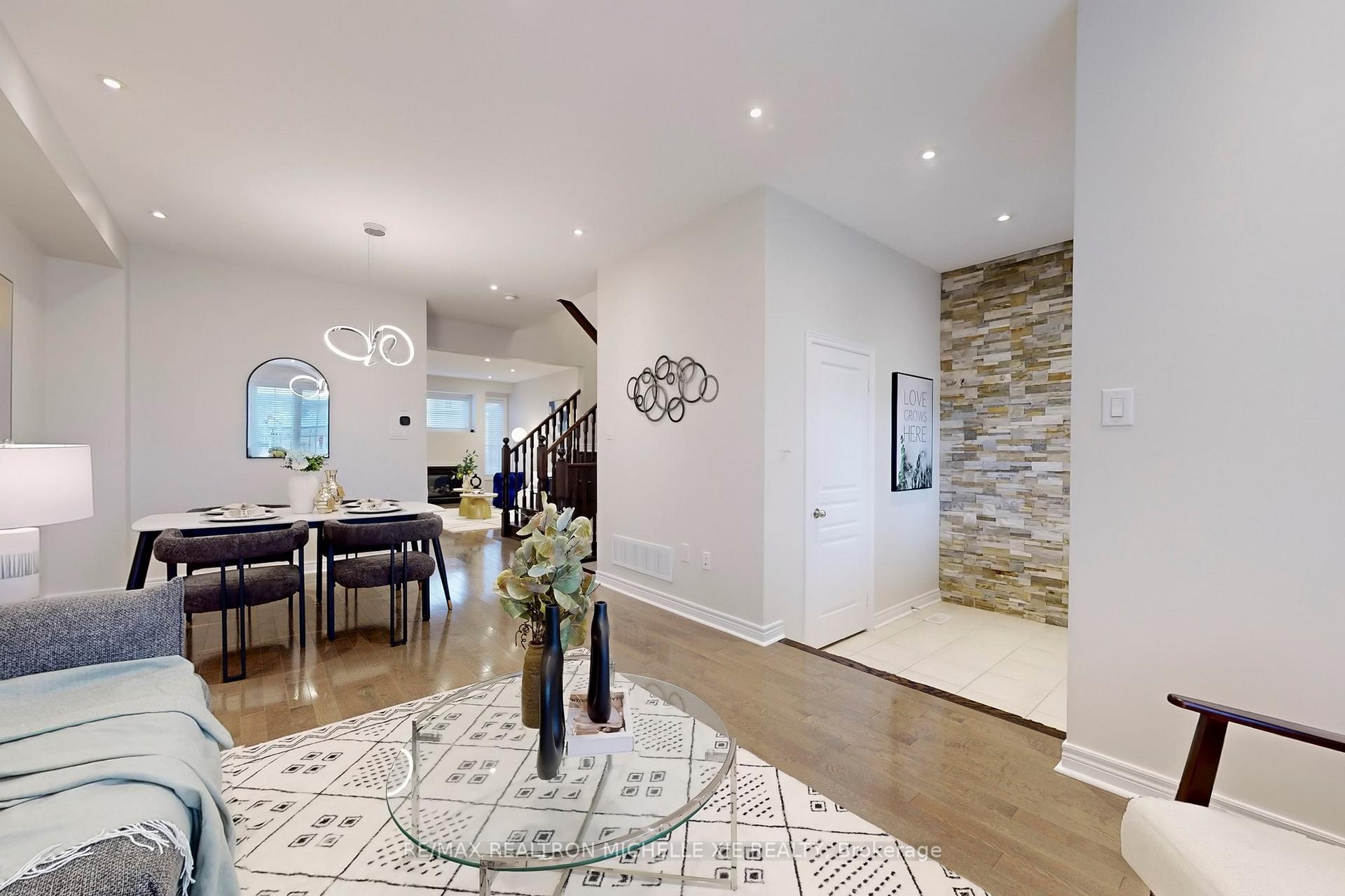 Photo 15 of 134 William Berczy Boulevard, Markham, Berczy — HOMEH