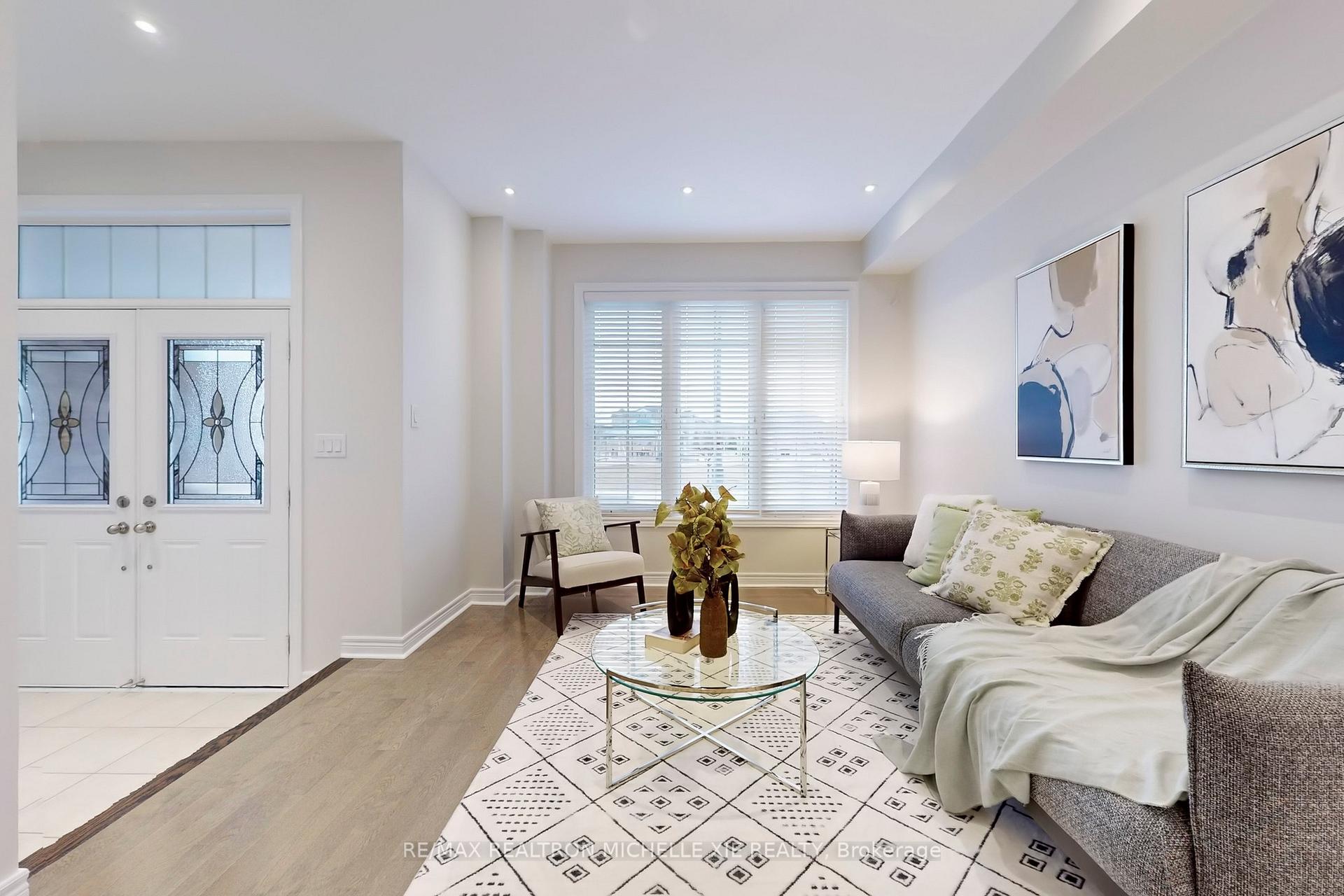 Photo 11 of 134 William Berczy Boulevard, Markham, Berczy — HOMEH