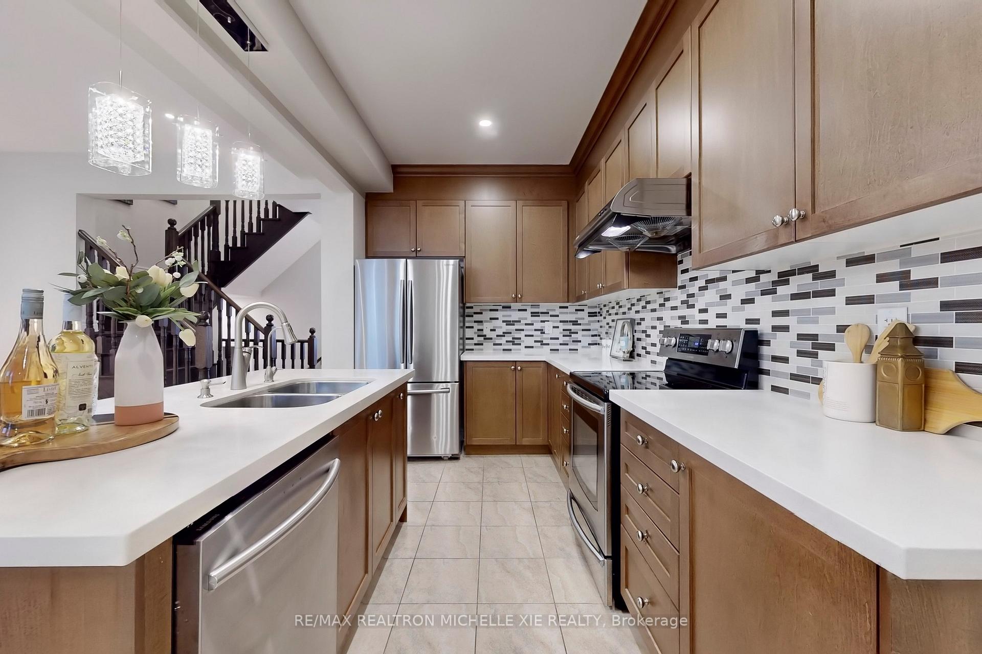 Photo 13 of 134 William Berczy Boulevard, Markham, Berczy — HOMEH