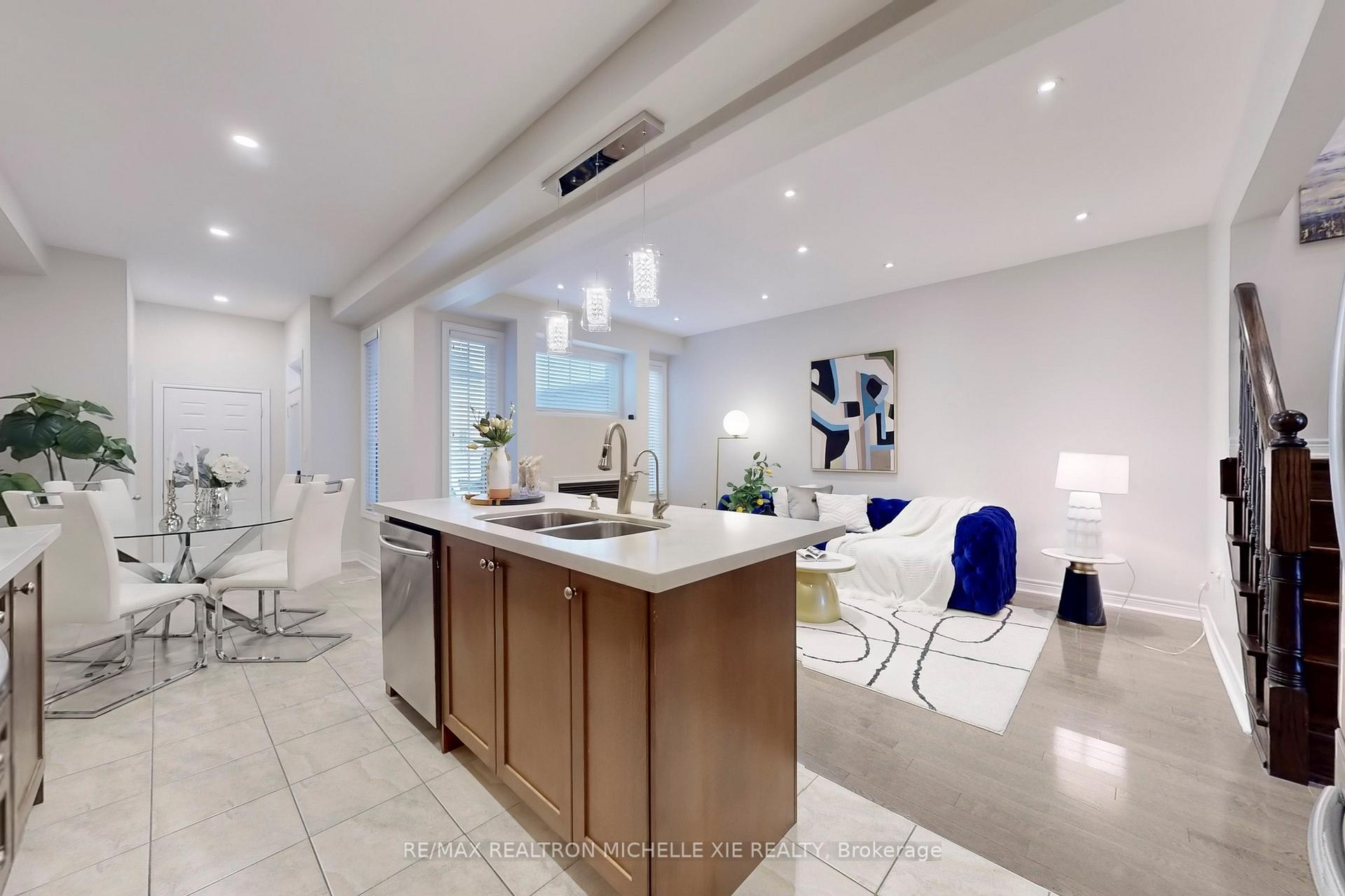 Photo 7 of 134 William Berczy Boulevard, Markham, Berczy — HOMEH