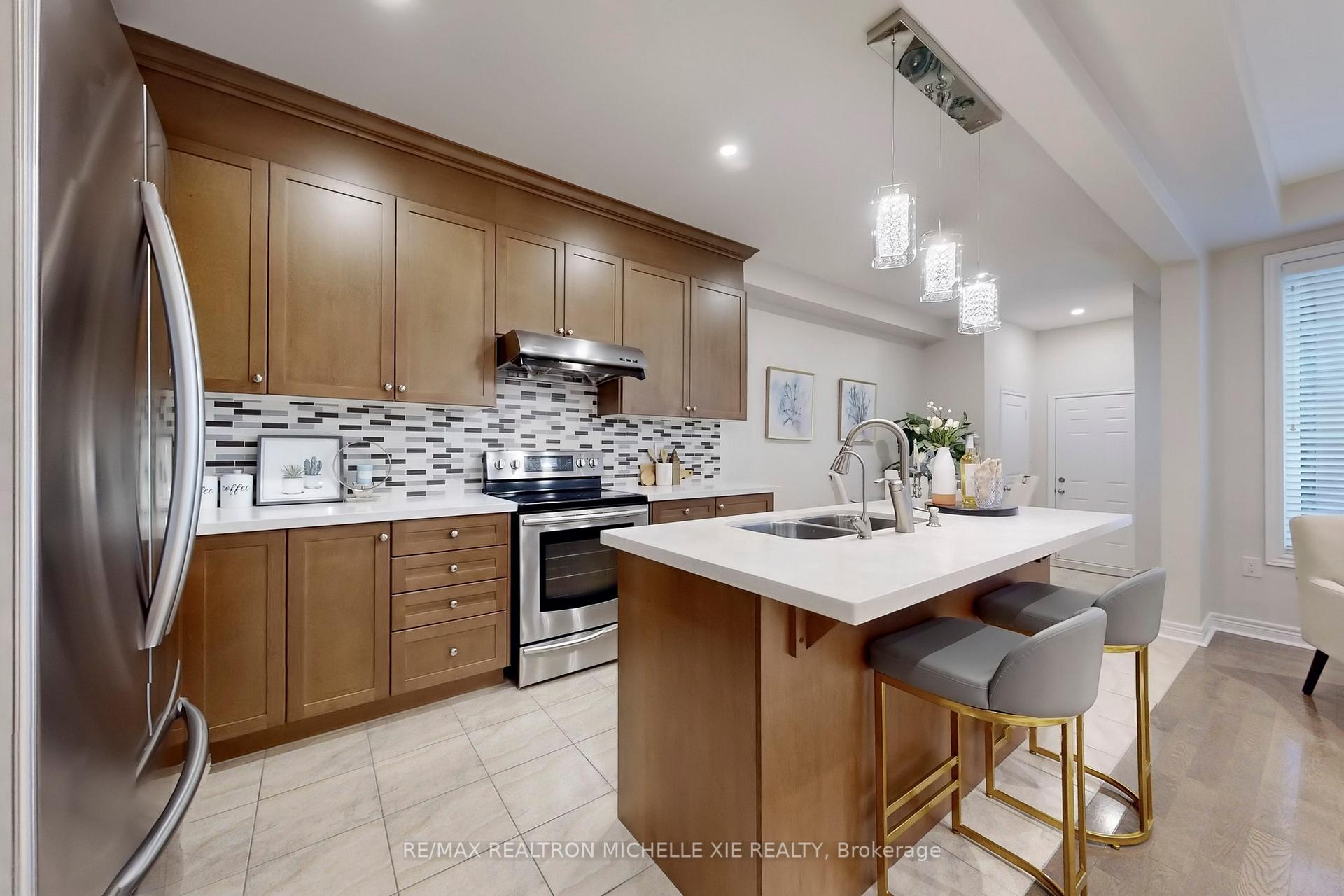 Photo 10 of 134 William Berczy Boulevard, Markham, Berczy — HOMEH