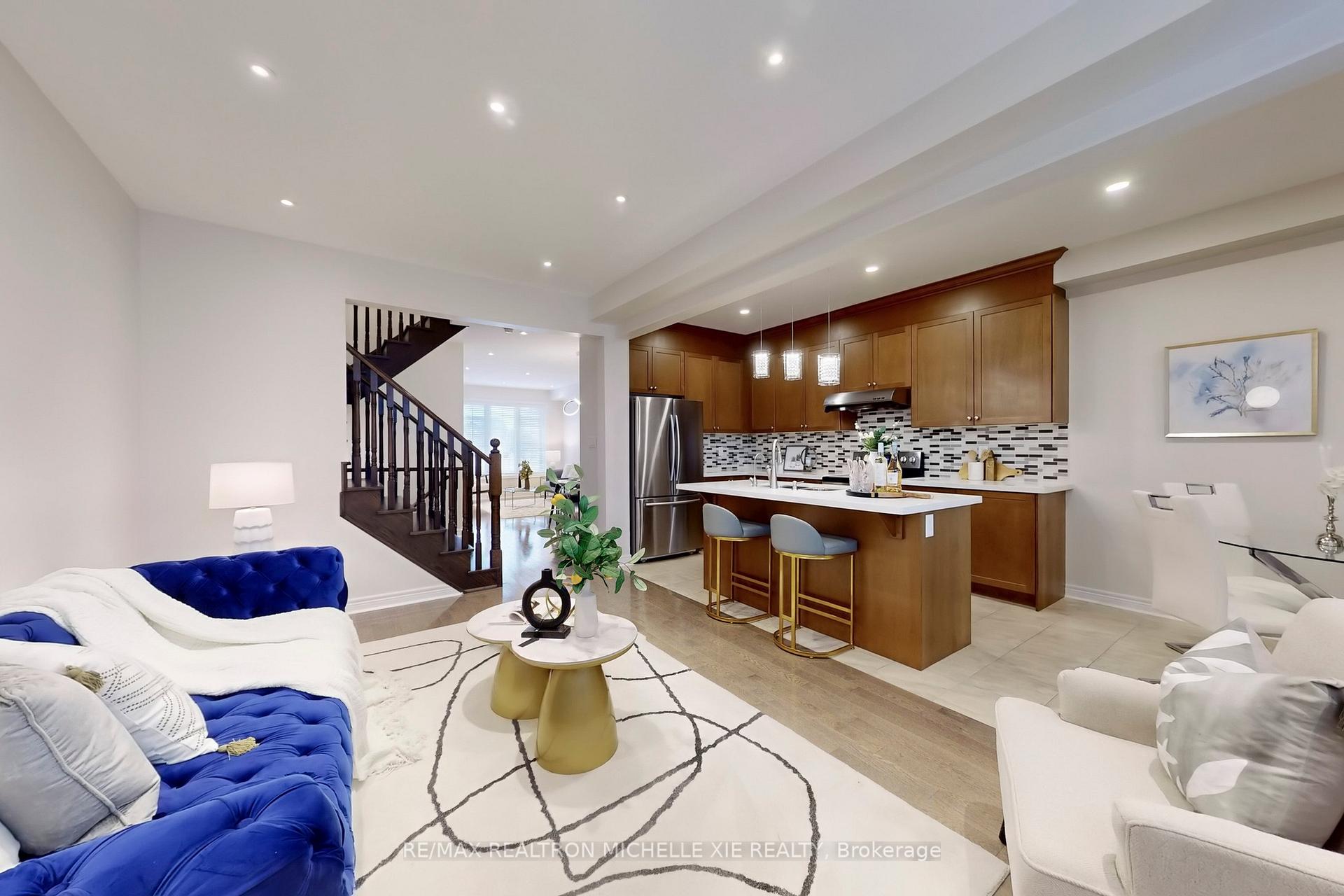 Photo 24 of 134 William Berczy Boulevard, Markham, Berczy — HOMEH