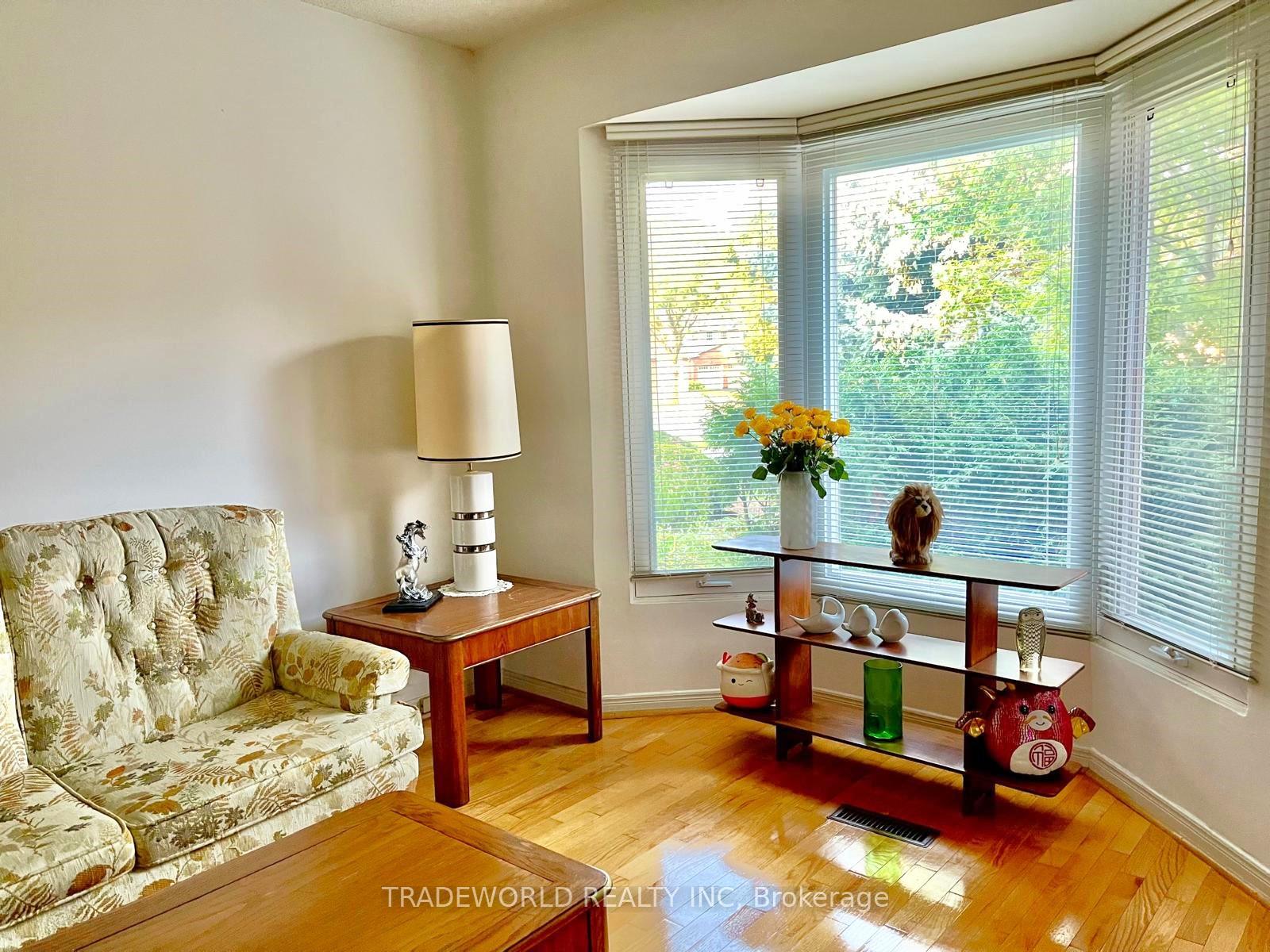 Photo 5 of 292 Green Lane, Markham, Thornhill — HOMEH