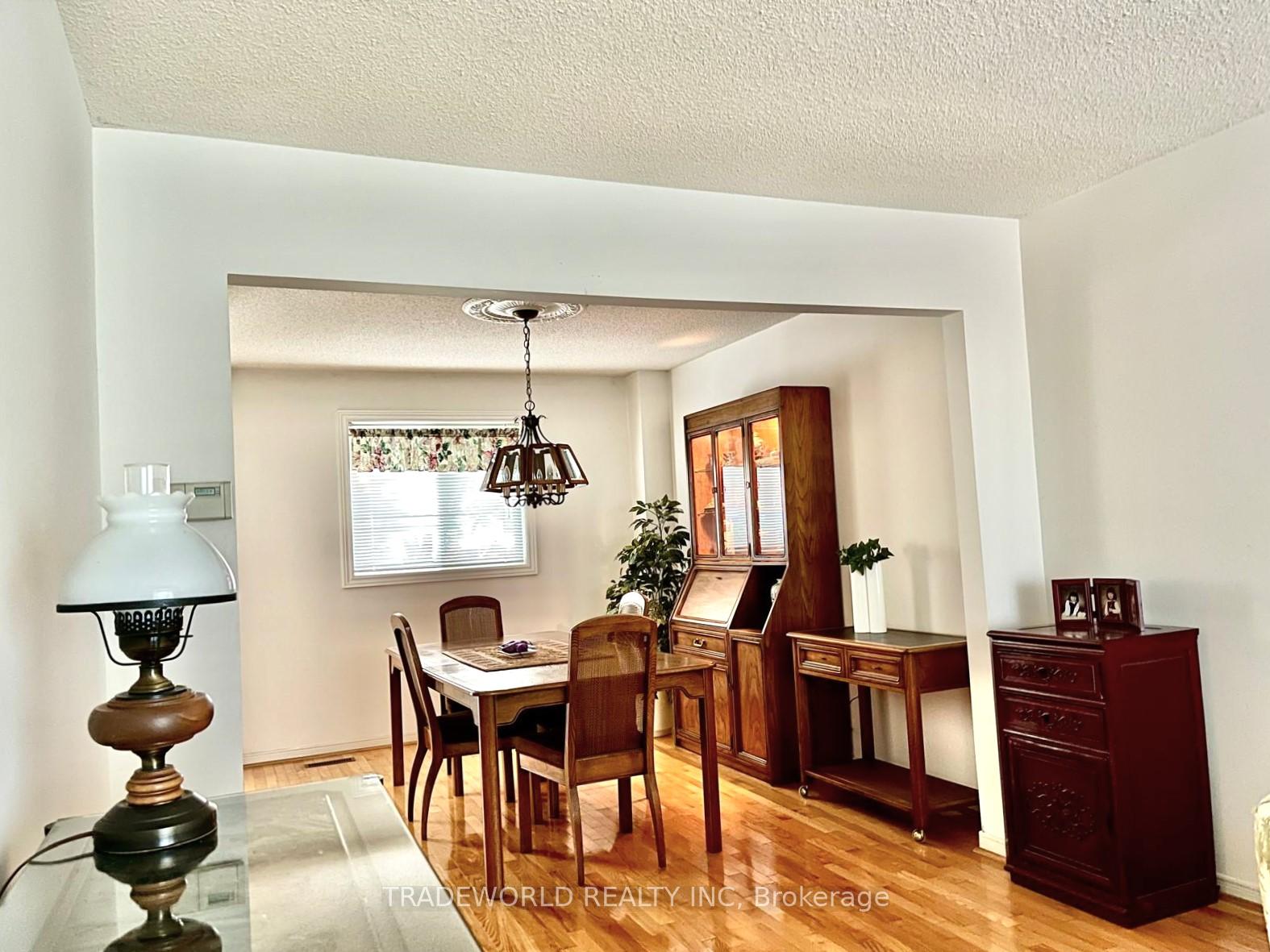 Photo 2 of 292 Green Lane, Markham, Thornhill — HOMEH