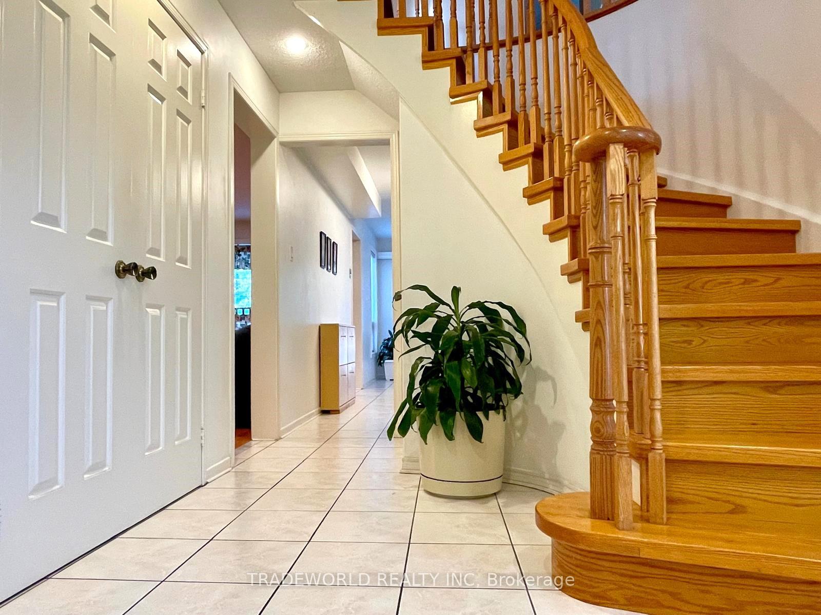 Photo 9 of 292 Green Lane, Markham, Thornhill — HOMEH
