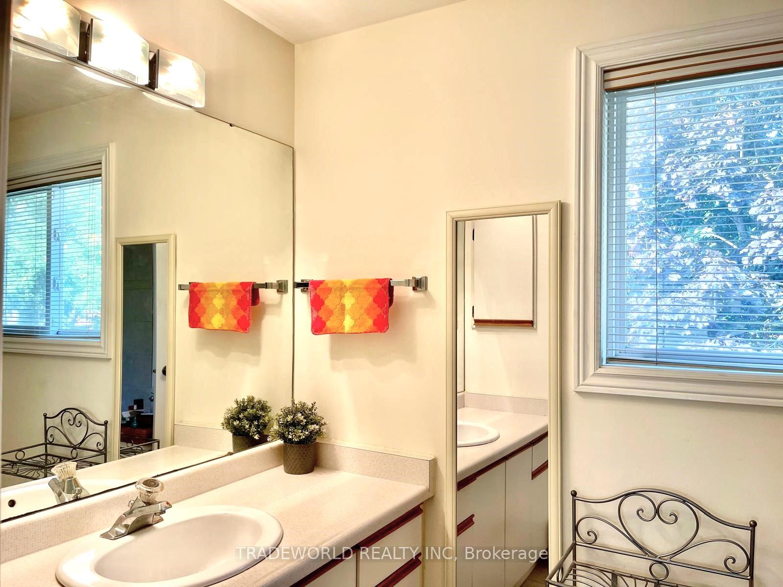 Photo 20 of 292 Green Lane, Markham, Thornhill — HOMEH